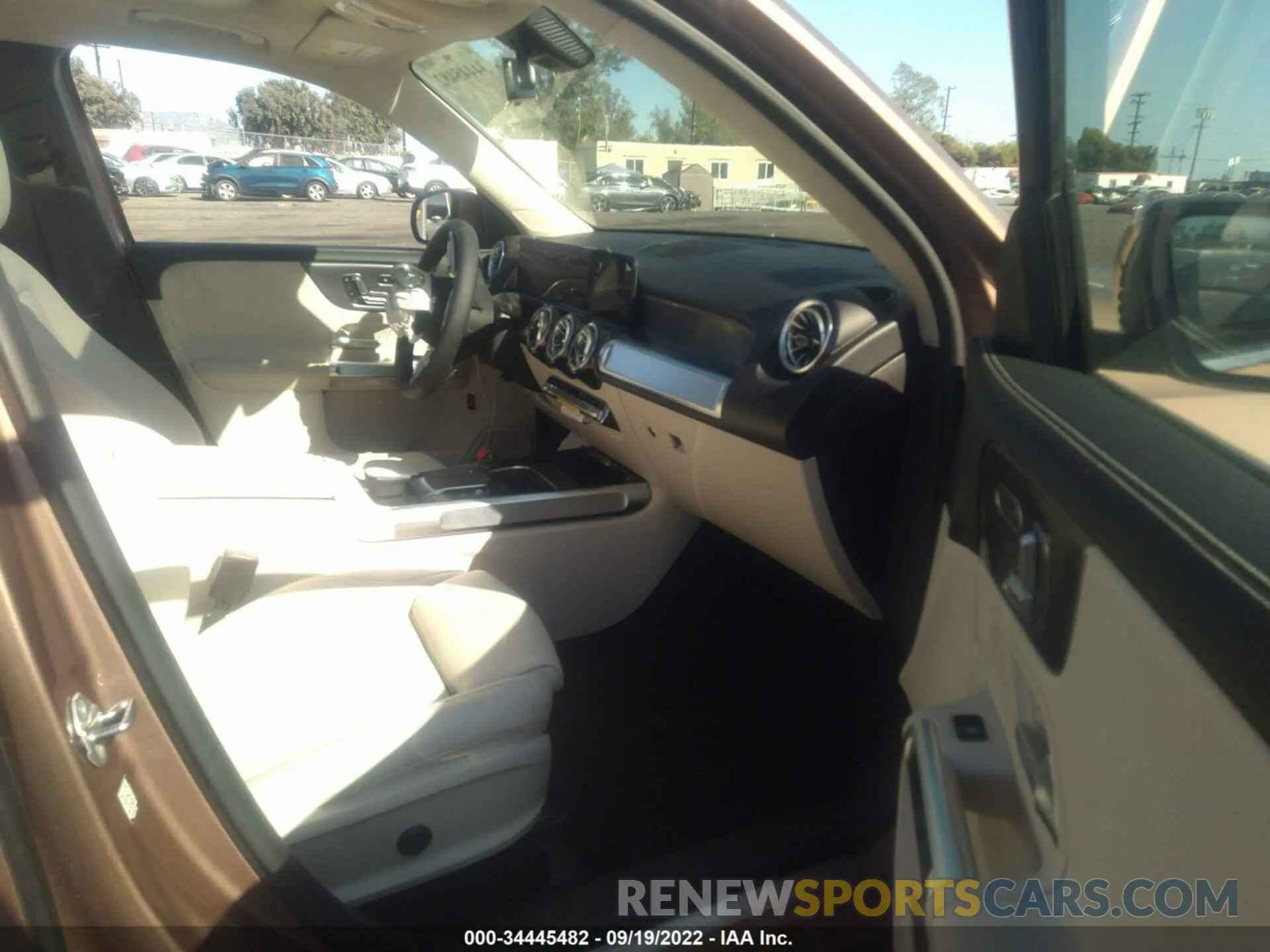 5 fotografías del automóvil dañado W1N4M4GB9NW256221 MERCEDES-BENZ GLB 2022