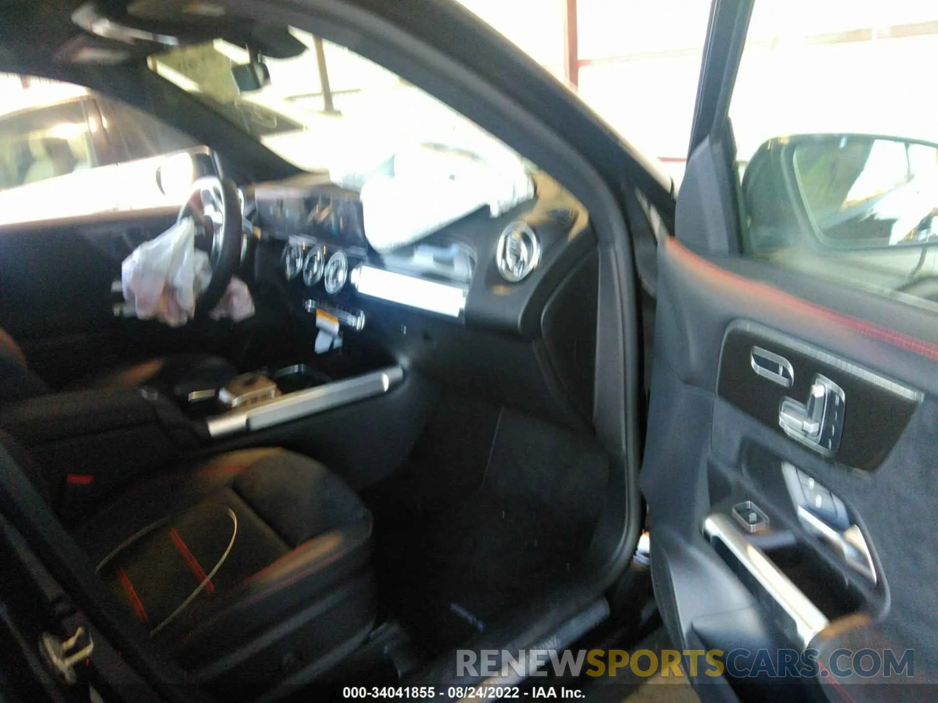 5 fotografías del automóvil dañado W1N4M4HBXNW206801 MERCEDES-BENZ GLB 2022
