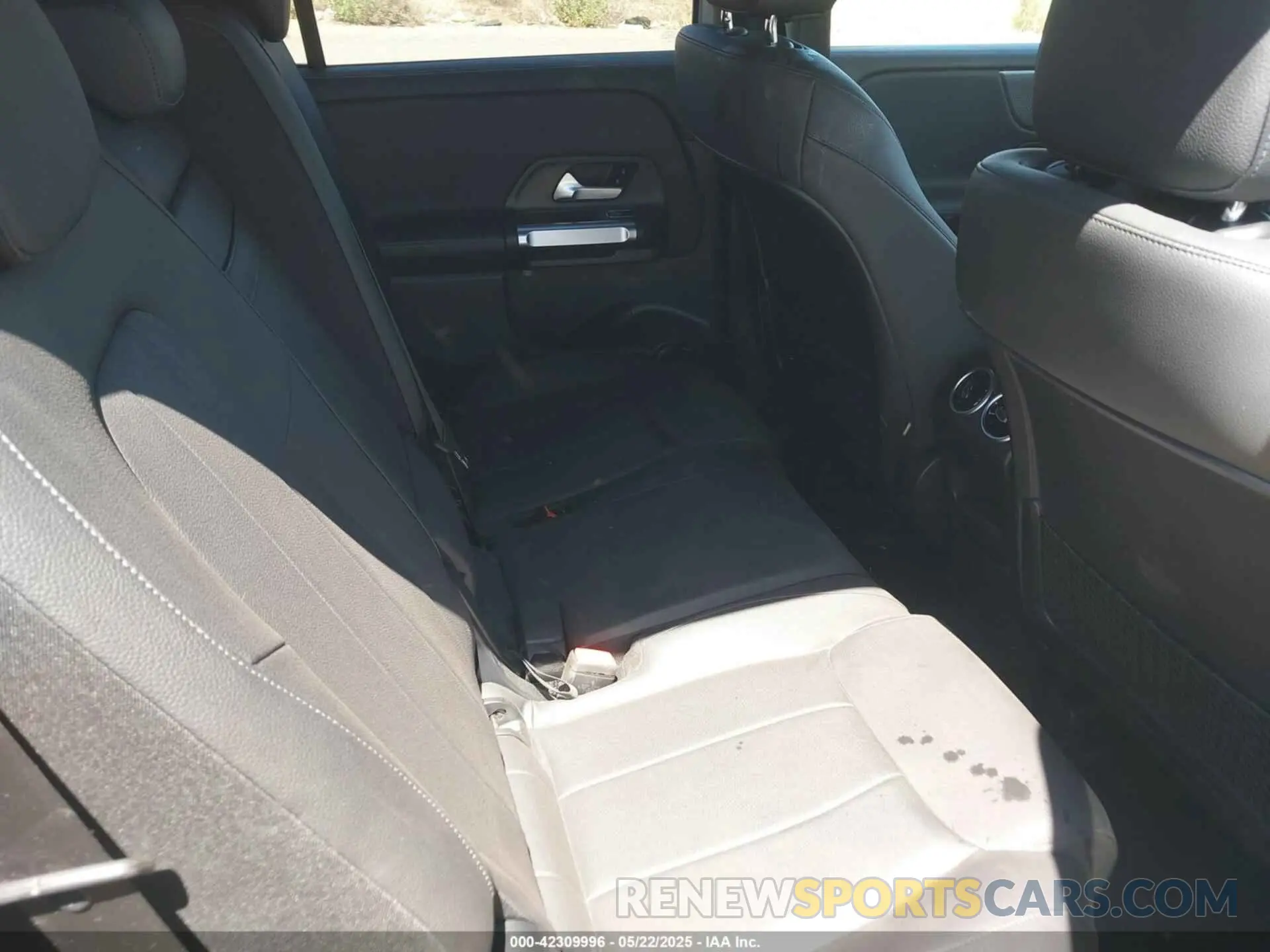 8 fotografías del automóvil dañado 0W1N4M4HB6PW32989 MERCEDES-BENZ GLB 2023