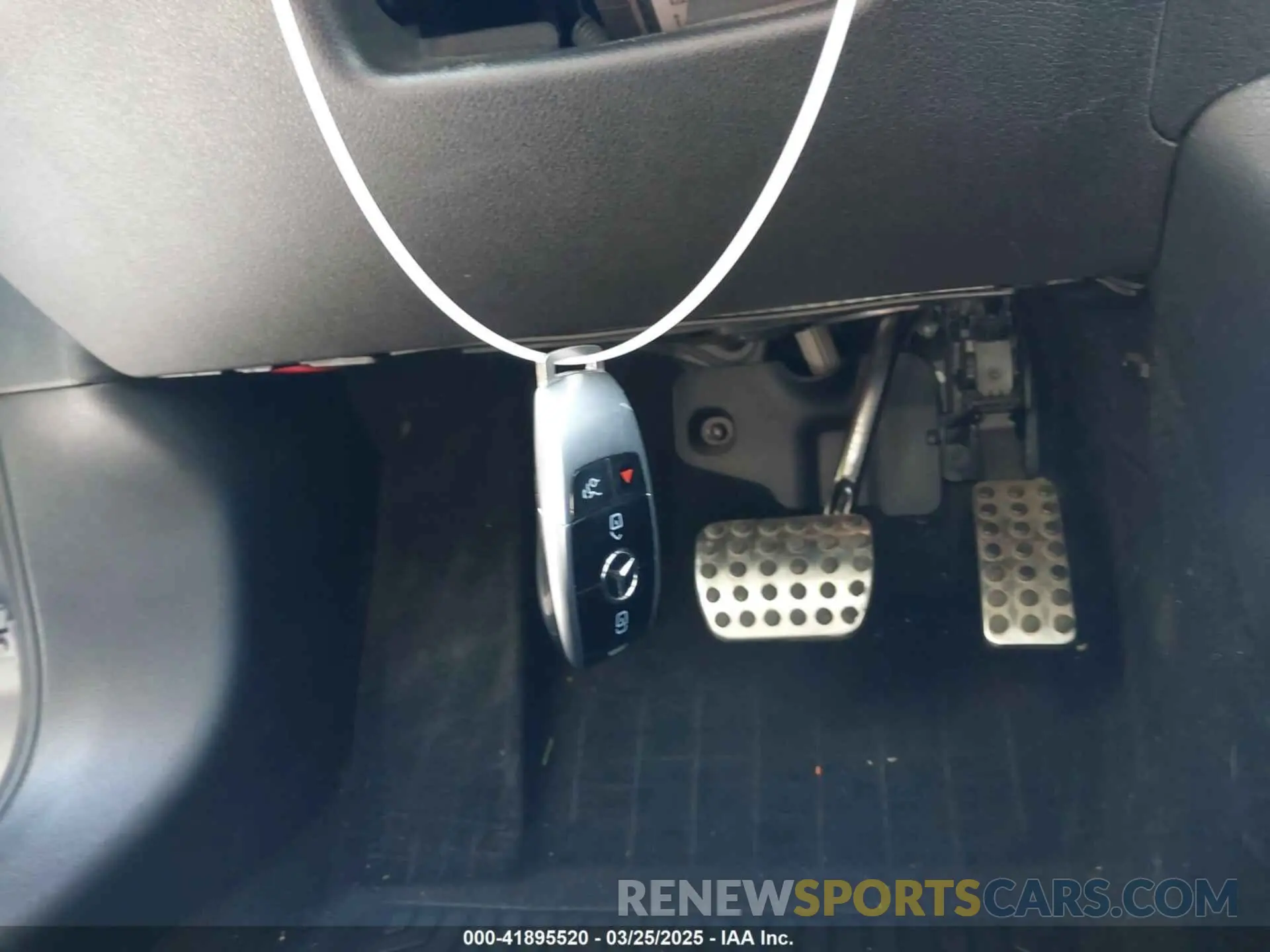 11 fotografías del automóvil dañado W1N4M4GBXLW050581 MERCEDES-BENZ GLB 250 2020