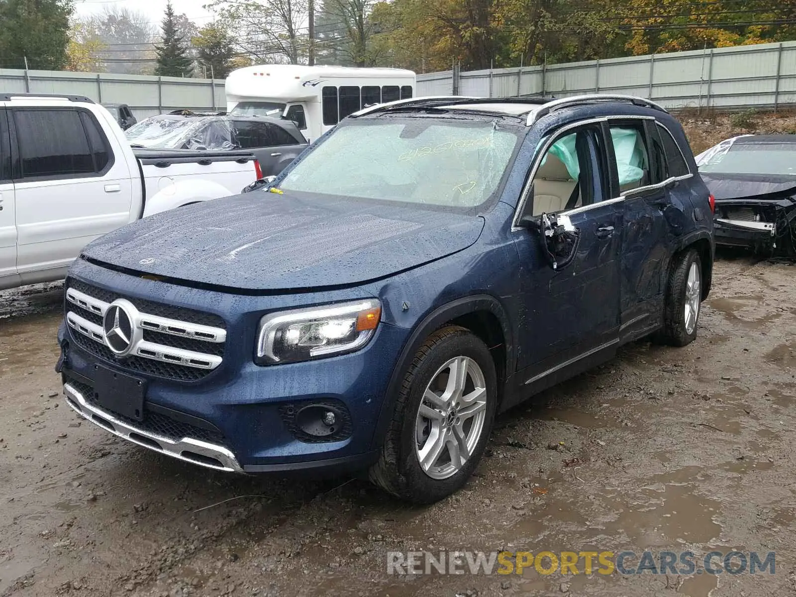 2 fotografías del automóvil dañado W1N4M4HB3LW041283 MERCEDES-BENZ GLB 250 2020