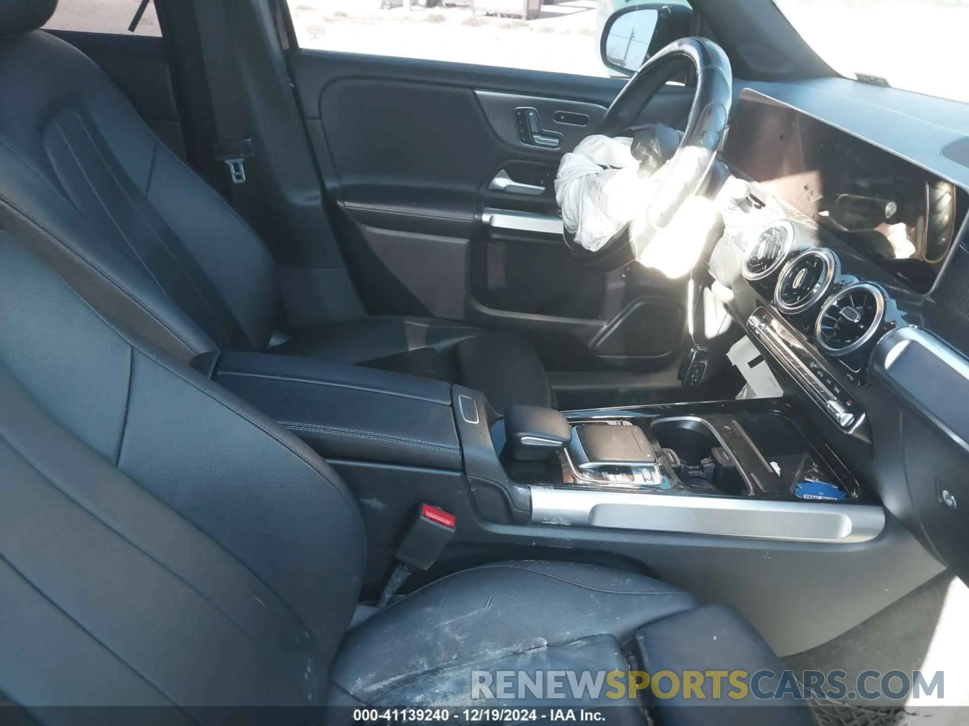 5 fotografías del automóvil dañado W1N4M4HBXLW028191 MERCEDES-BENZ GLB 250 2020