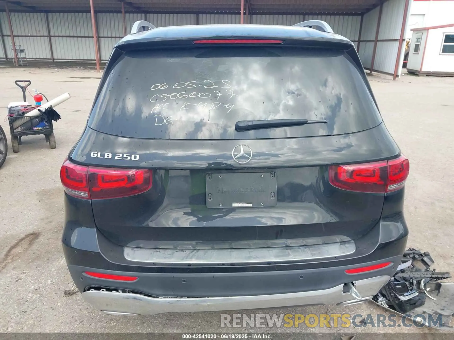 16 fotografías del automóvil dañado W1N4M4GB1NW253894 MERCEDES-BENZ GLB 250 2022