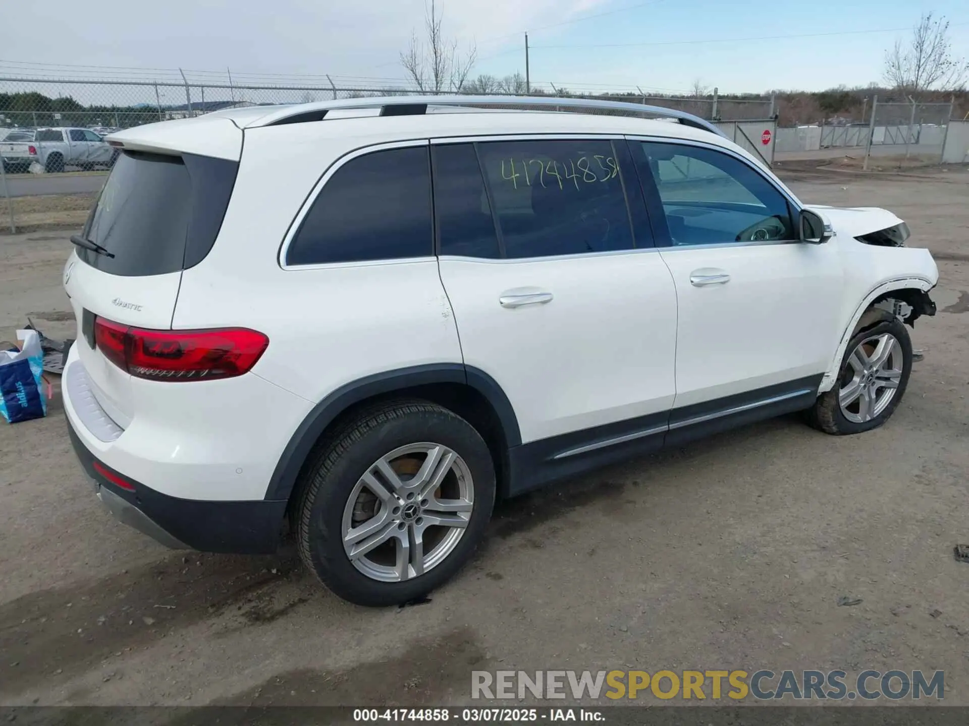 4 fotografías del automóvil dañado W1N4M4HB7NW173675 MERCEDES-BENZ GLB 250 2022