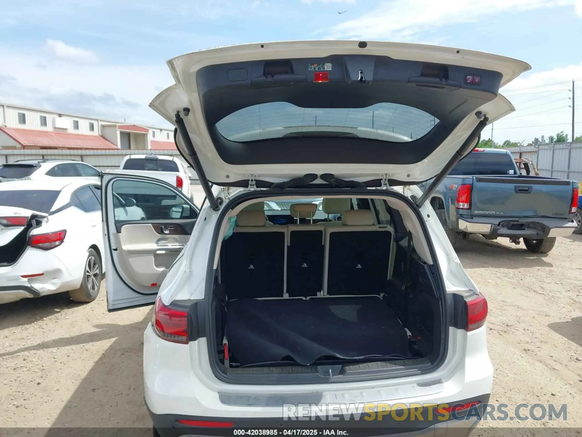 18 fotografías del automóvil dañado W1N4M4GB4PW298282 MERCEDES-BENZ GLB 250 2023