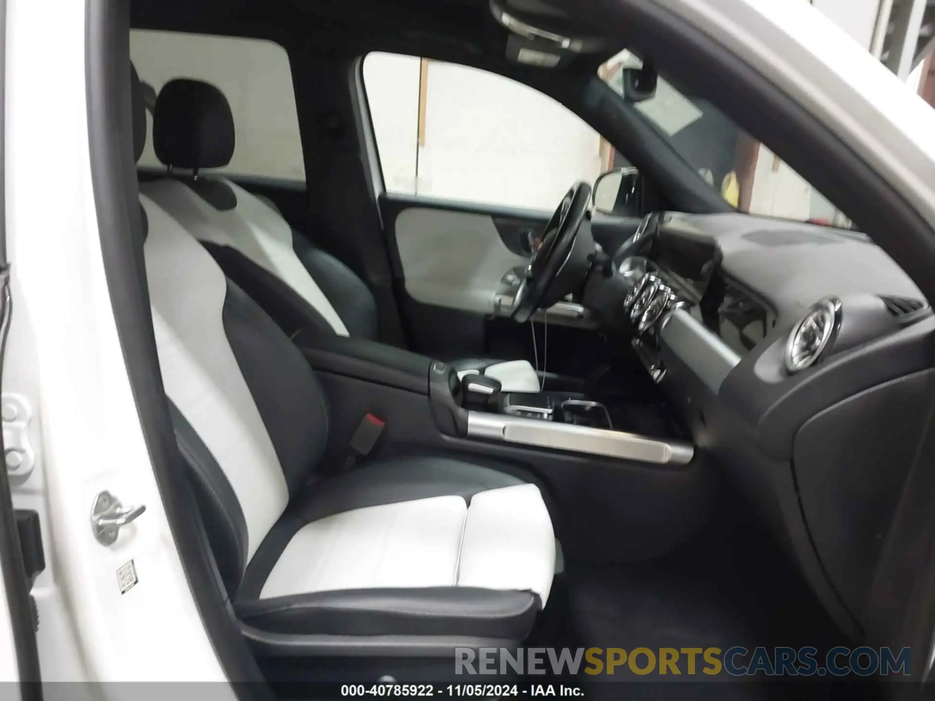 5 fotografías del automóvil dañado W1N4M4HB5PW285460 MERCEDES-BENZ GLB 250 2023
