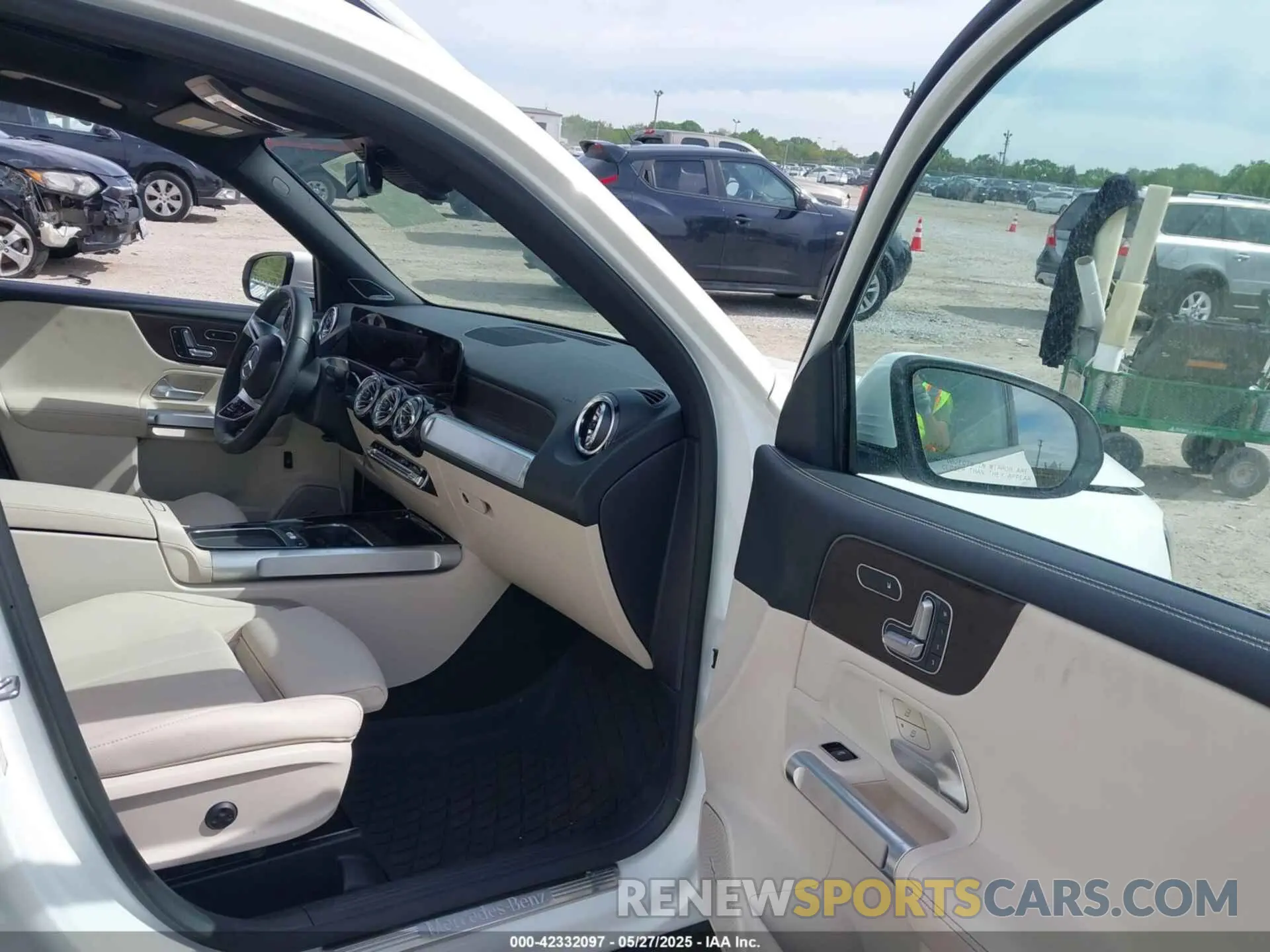 5 fotografías del automóvil dañado W1N4M4HB8RW352975 MERCEDES-BENZ GLB 250 2024