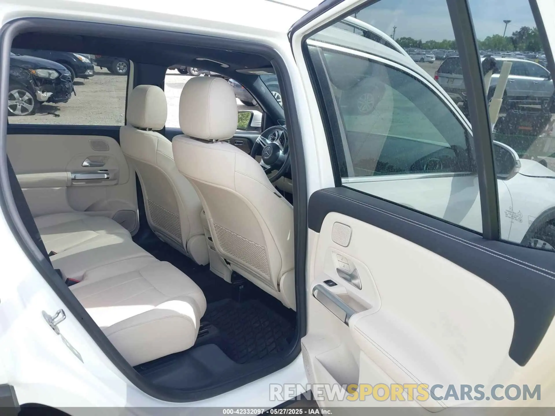 8 fotografías del automóvil dañado W1N4M4HB8RW352975 MERCEDES-BENZ GLB 250 2024
