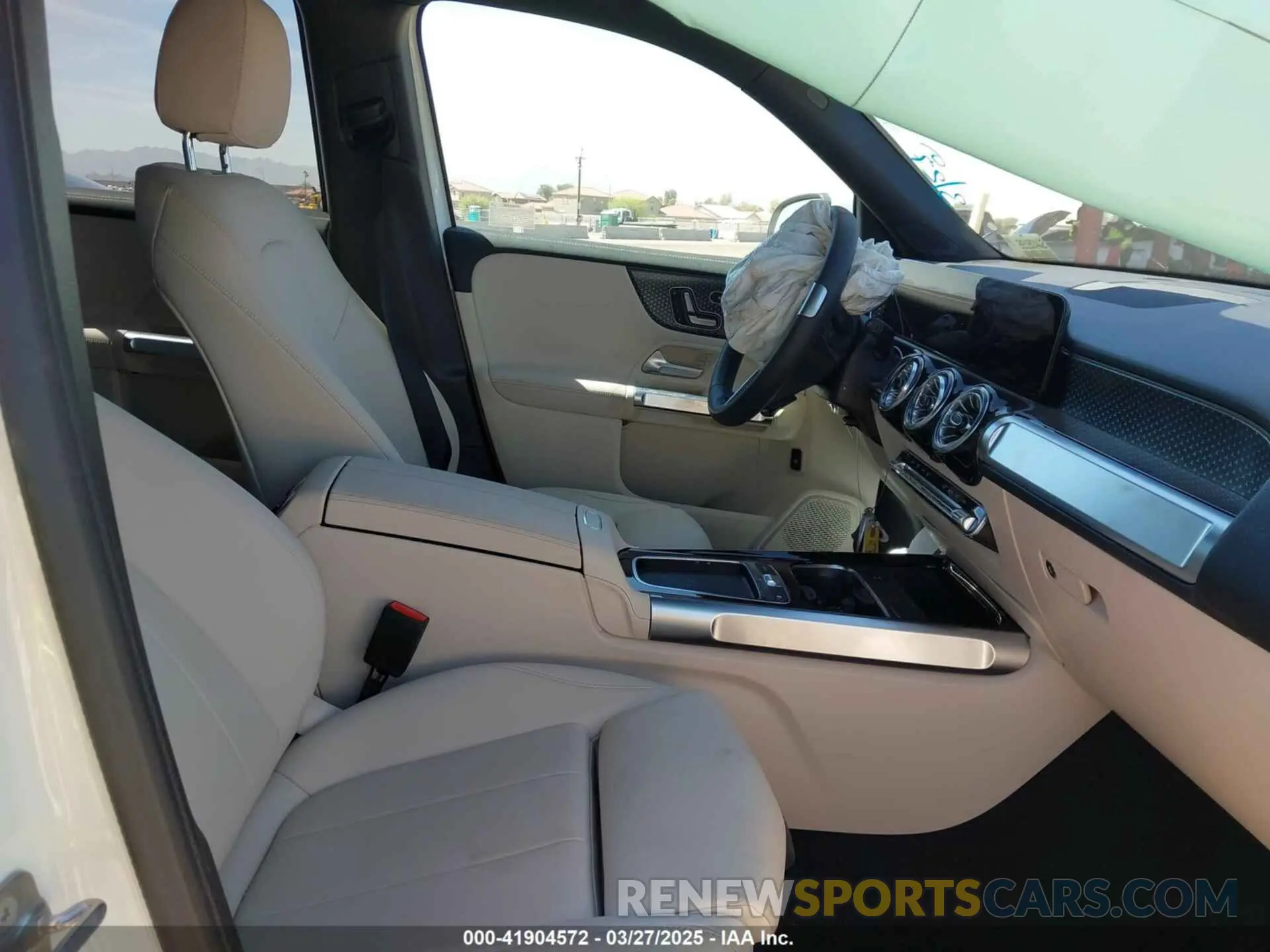 5 fotografías del automóvil dañado W1N4M4GB8SW405195 MERCEDES-BENZ GLB 250 2025