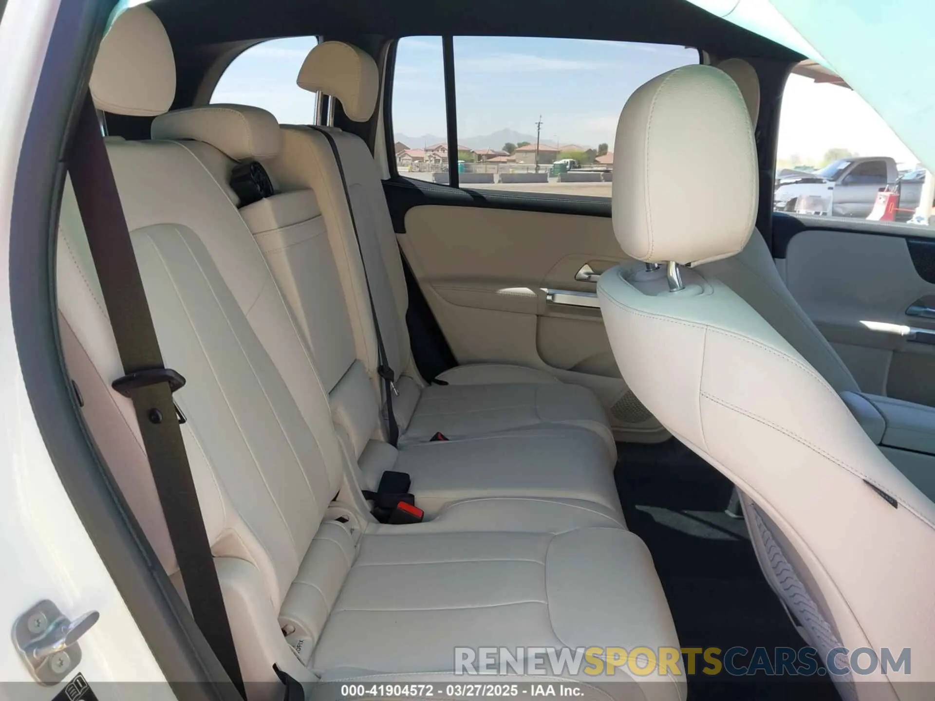 8 fotografías del automóvil dañado W1N4M4GB8SW405195 MERCEDES-BENZ GLB 250 2025