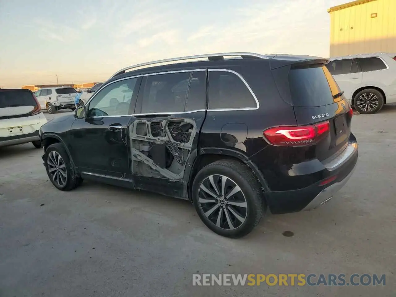 2 fotografías del automóvil dañado W1N4M4HB3NW249201 MERCEDES-BENZ GLB-CLASS 2022