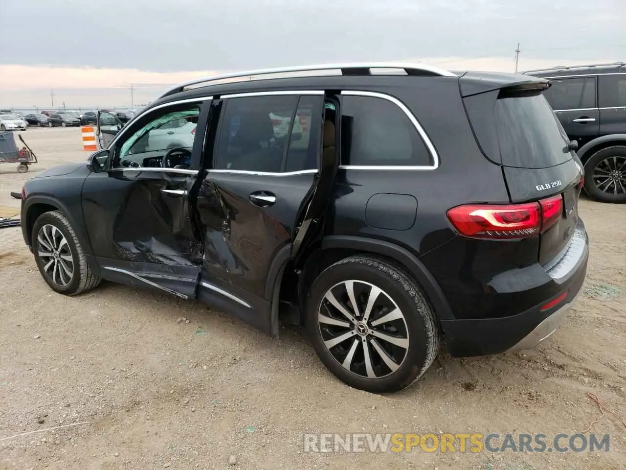 2 fotografías del automóvil dañado W1N4M4HB4NW180647 MERCEDES-BENZ GLB-CLASS 2022