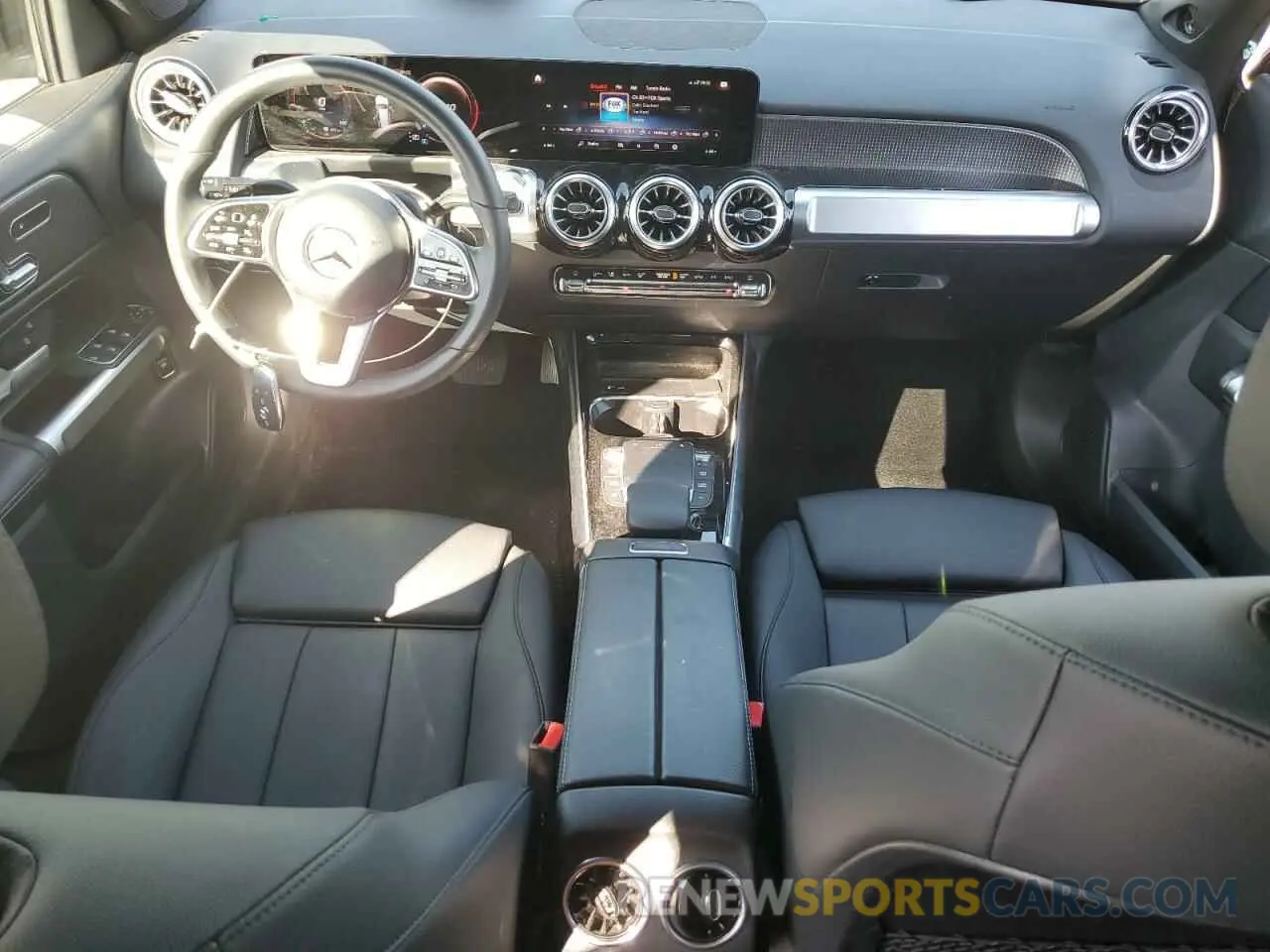 8 fotografías del automóvil dañado W1N4M4HB4PW333269 MERCEDES-BENZ GLB-CLASS 2023