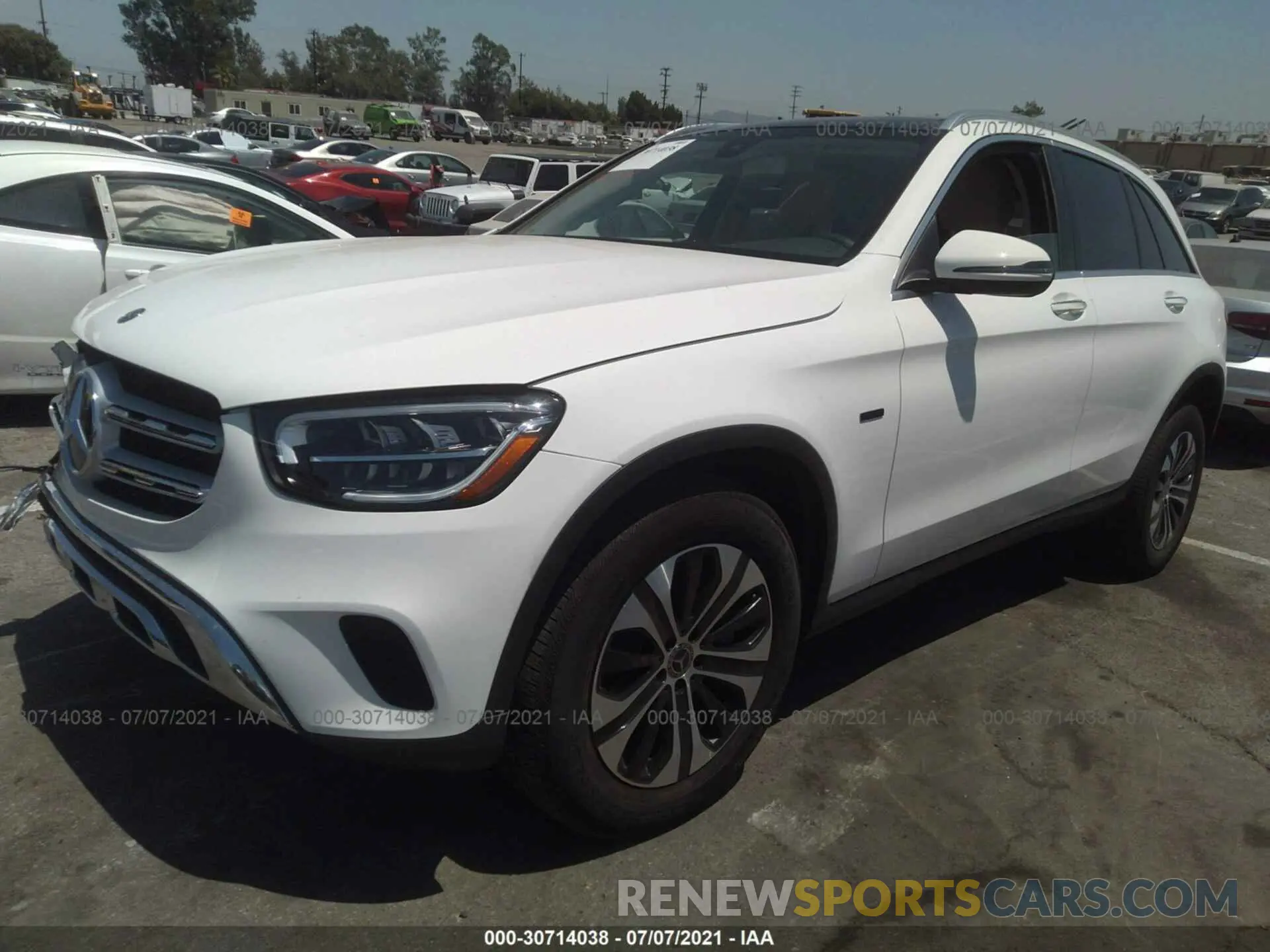 2 fotografías del automóvil dañado W1N0G5DB2LF799830 MERCEDES-BENZ GLC 2020