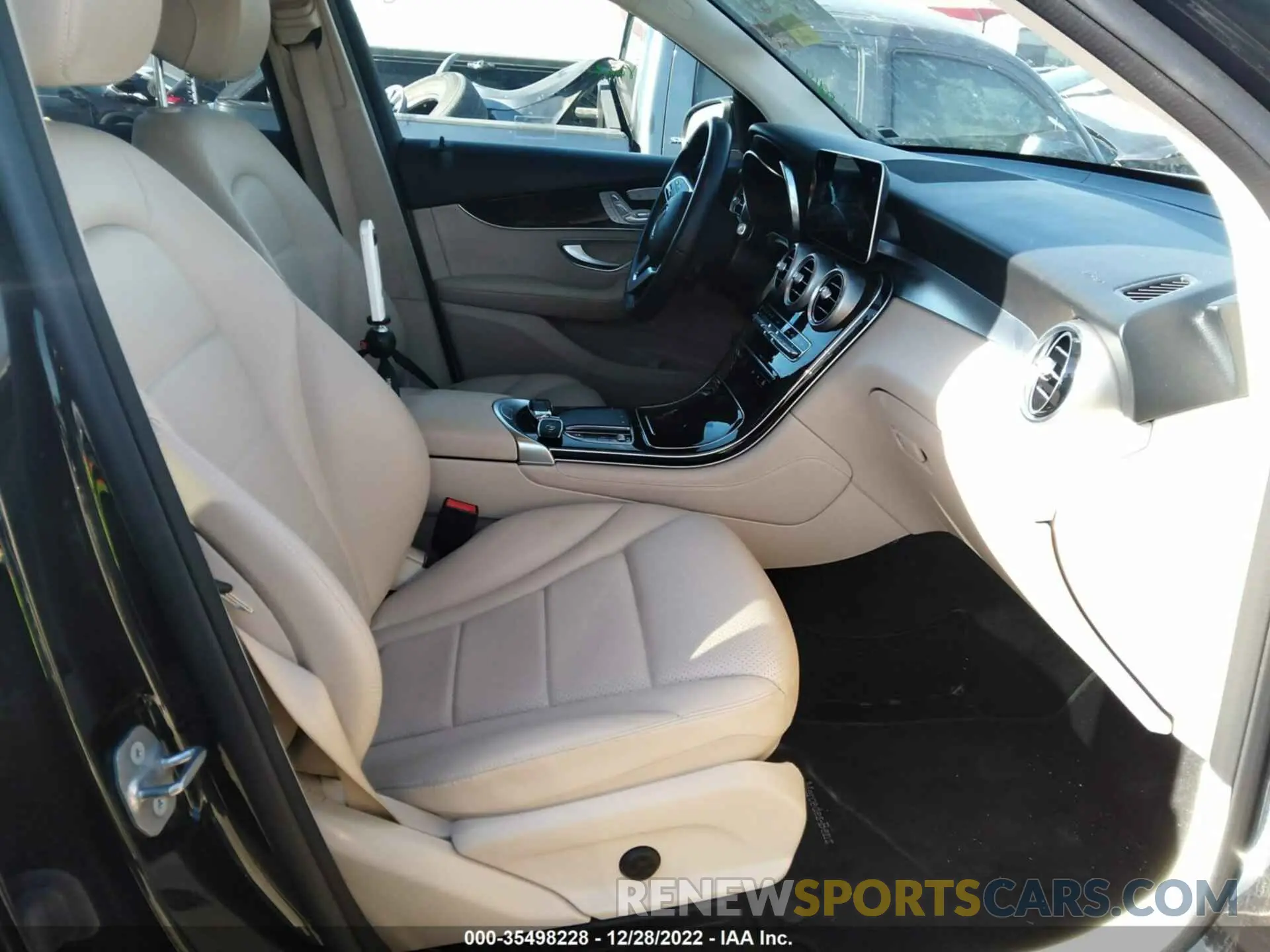 5 fotografías del automóvil dañado WDC0G8DB0LF738222 MERCEDES-BENZ GLC 2020