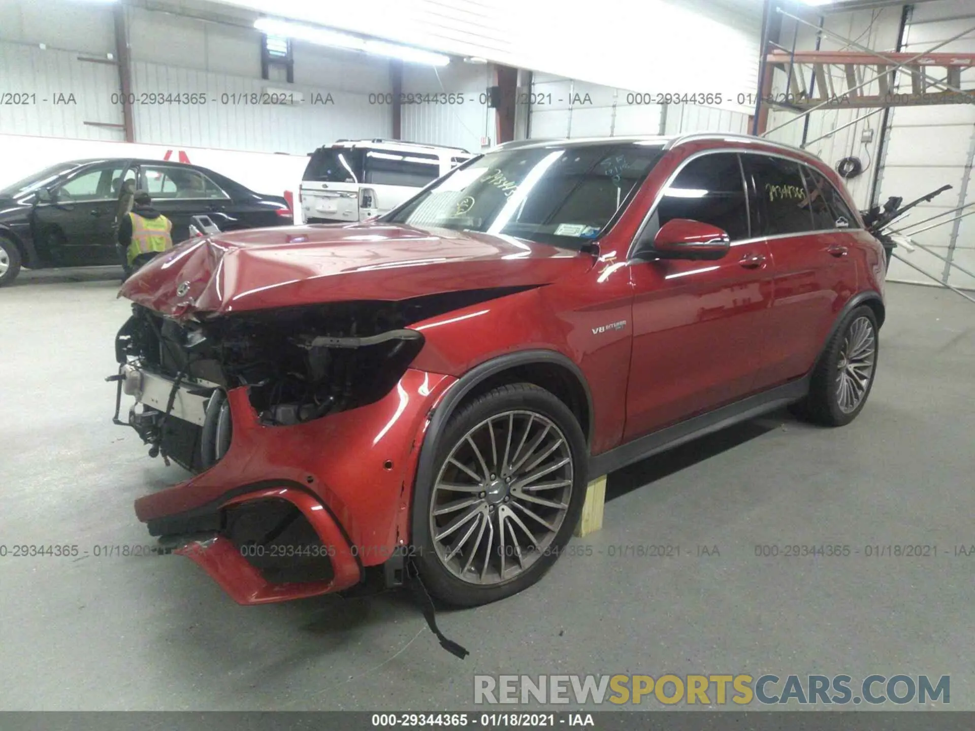 2 fotografías del automóvil dañado WDC0G8JB5LF696473 MERCEDES-BENZ GLC 2020