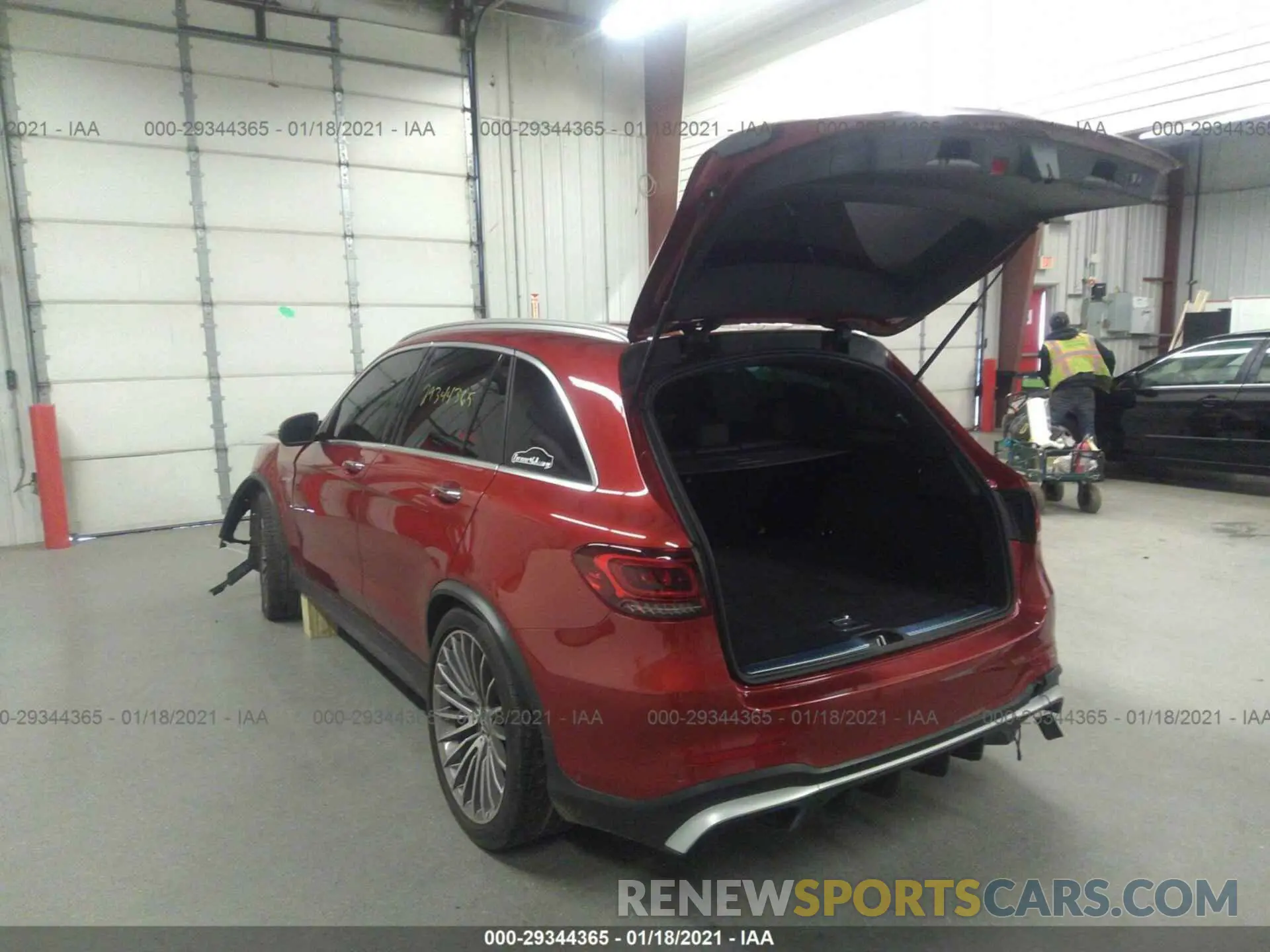 3 fotografías del automóvil dañado WDC0G8JB5LF696473 MERCEDES-BENZ GLC 2020
