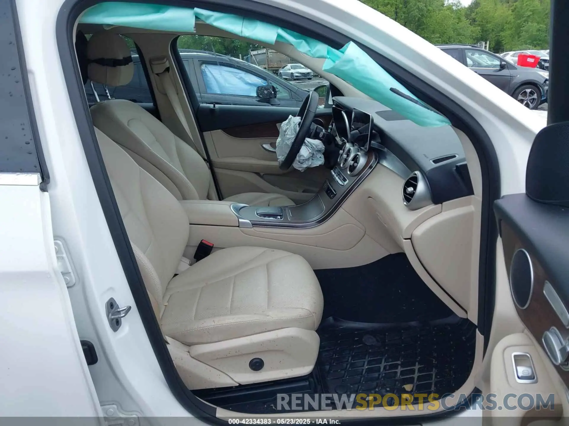 5 fotografías del automóvil dañado W1N0G8EB4NV342798 MERCEDES-BENZ GLC 2022