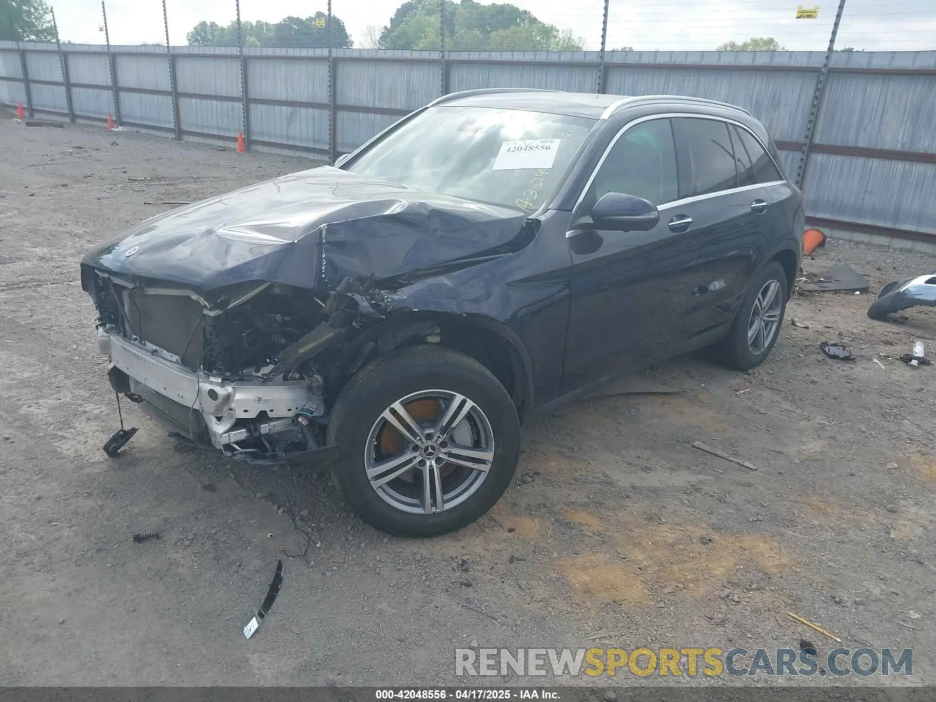2 fotografías del automóvil dañado W1N0G8EBXNG118505 MERCEDES-BENZ GLC 2022