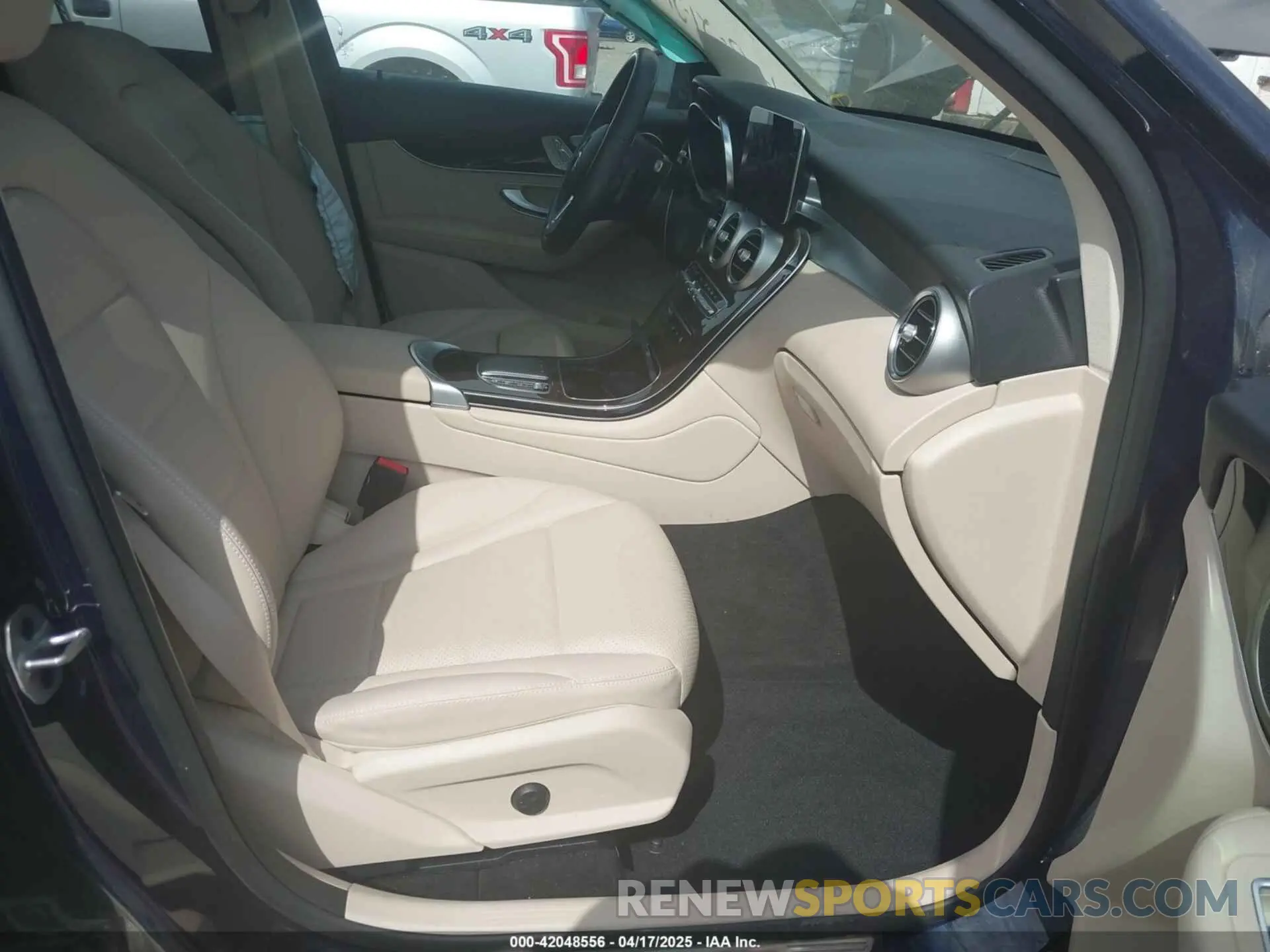5 fotografías del automóvil dañado W1N0G8EBXNG118505 MERCEDES-BENZ GLC 2022