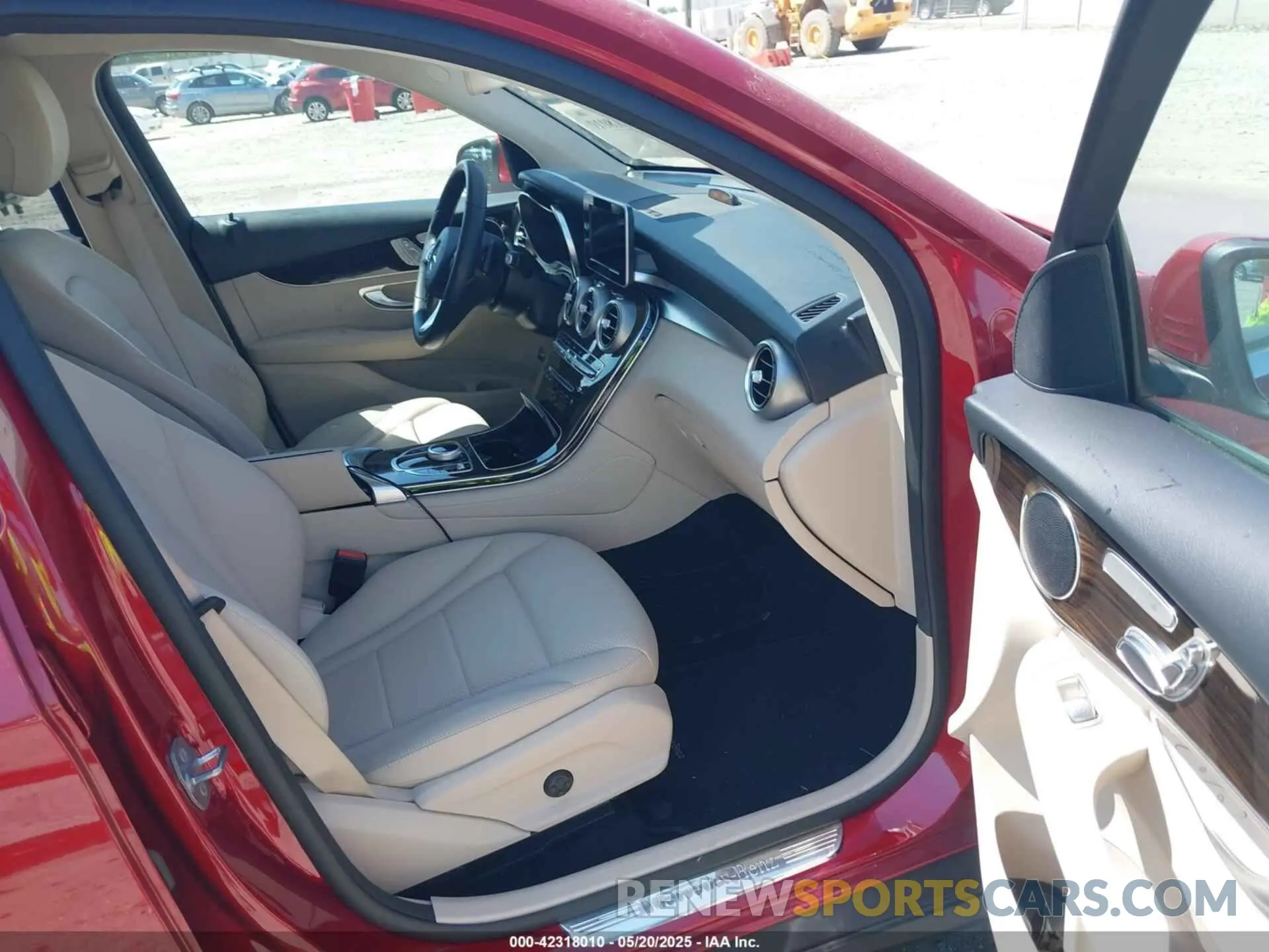 5 fotografías del automóvil dañado WDC0G4JB0KF657118 MERCEDES-BENZ GLC 300 2019
