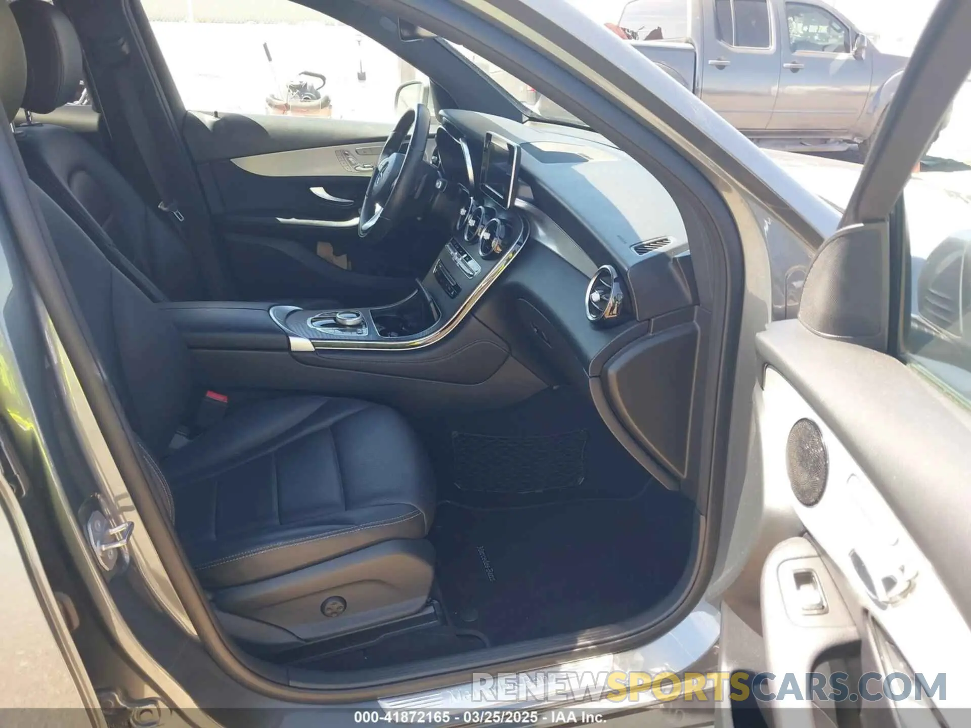 5 fotografías del automóvil dañado WDC0G4JB0KF660164 MERCEDES-BENZ GLC 300 2019