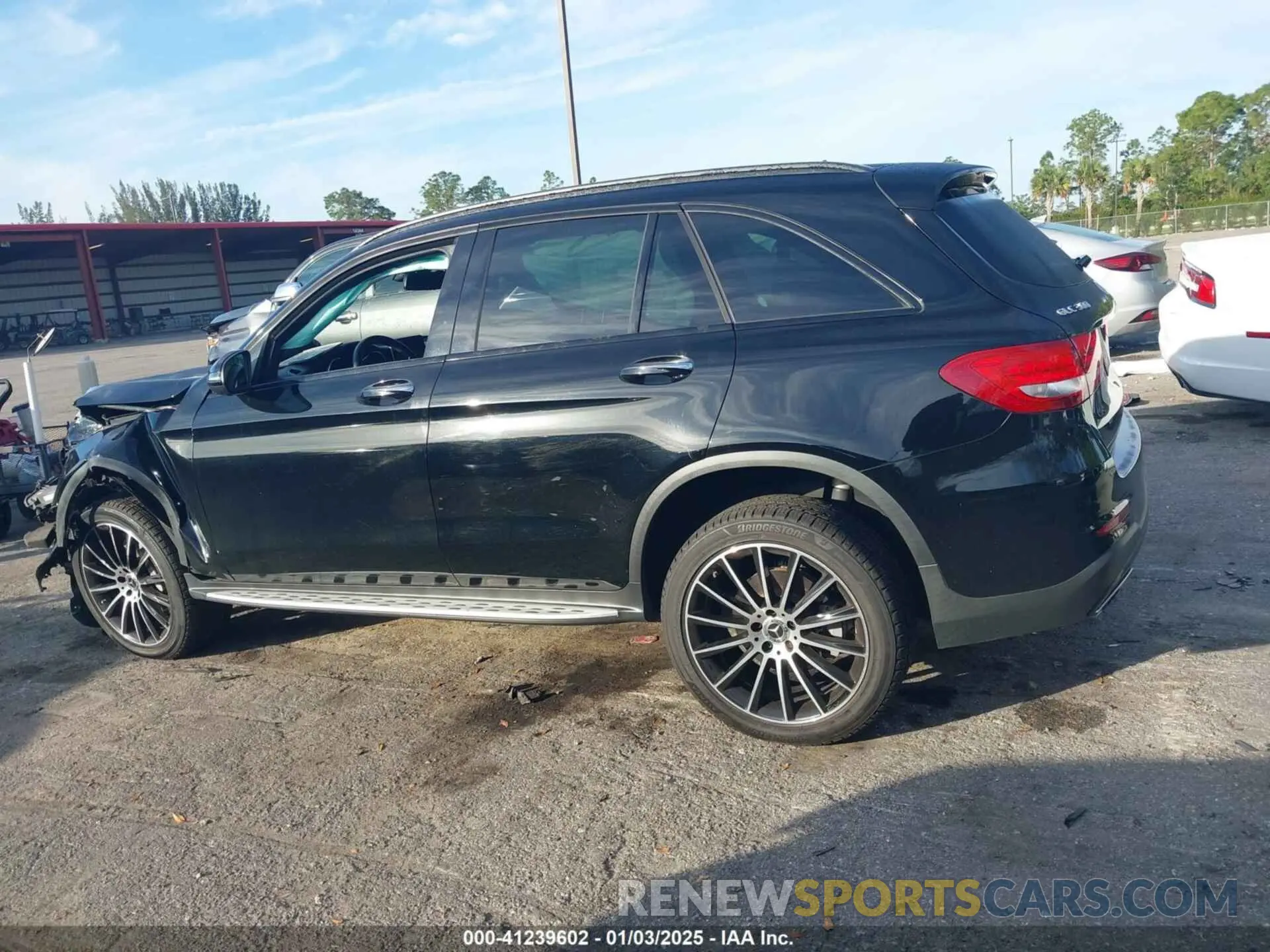 14 fotografías del automóvil dañado WDC0G4JB1KV118674 MERCEDES-BENZ GLC 300 2019