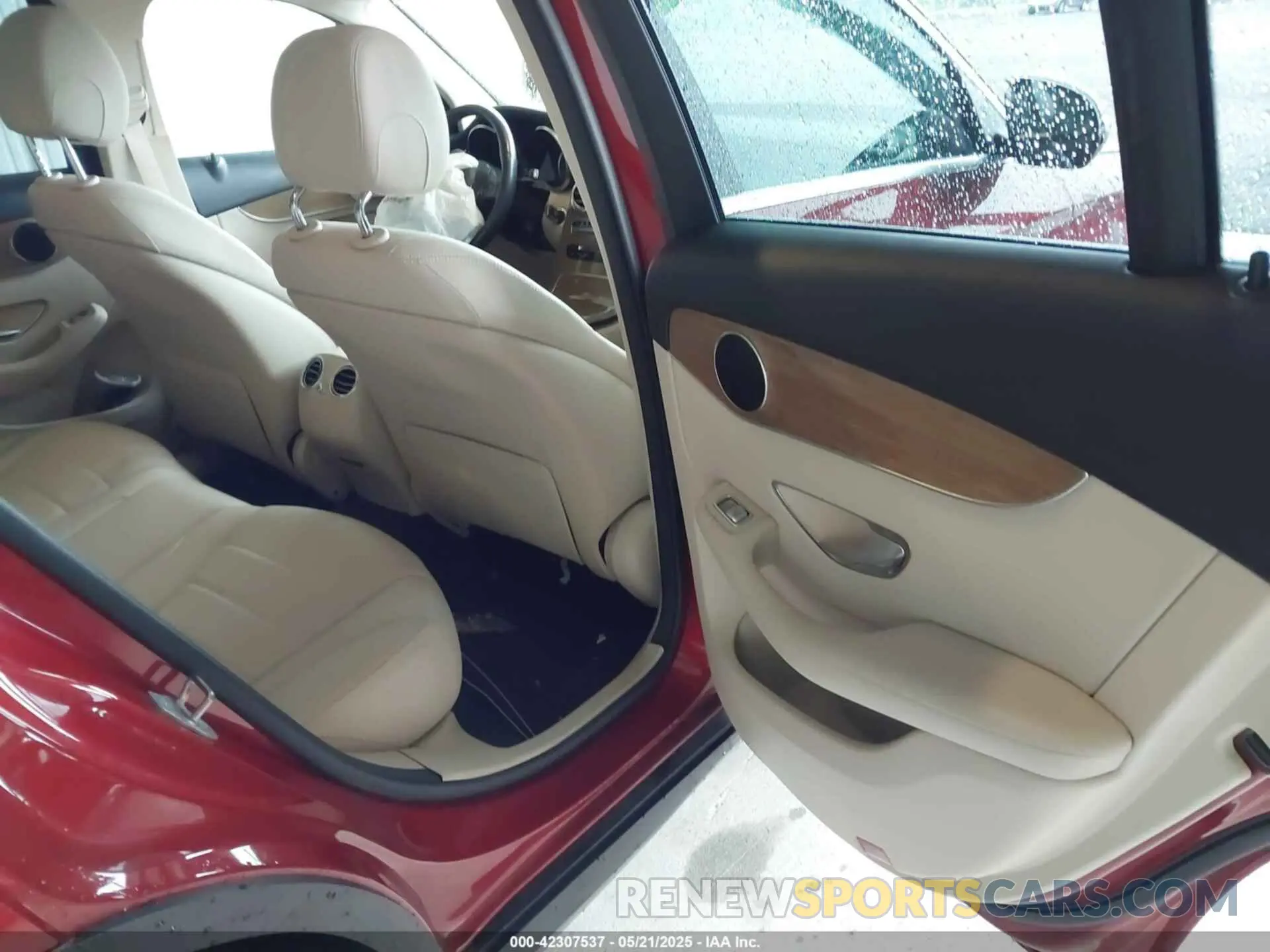 8 fotografías del automóvil dañado WDC0G4JB1KV139959 MERCEDES-BENZ GLC 300 2019