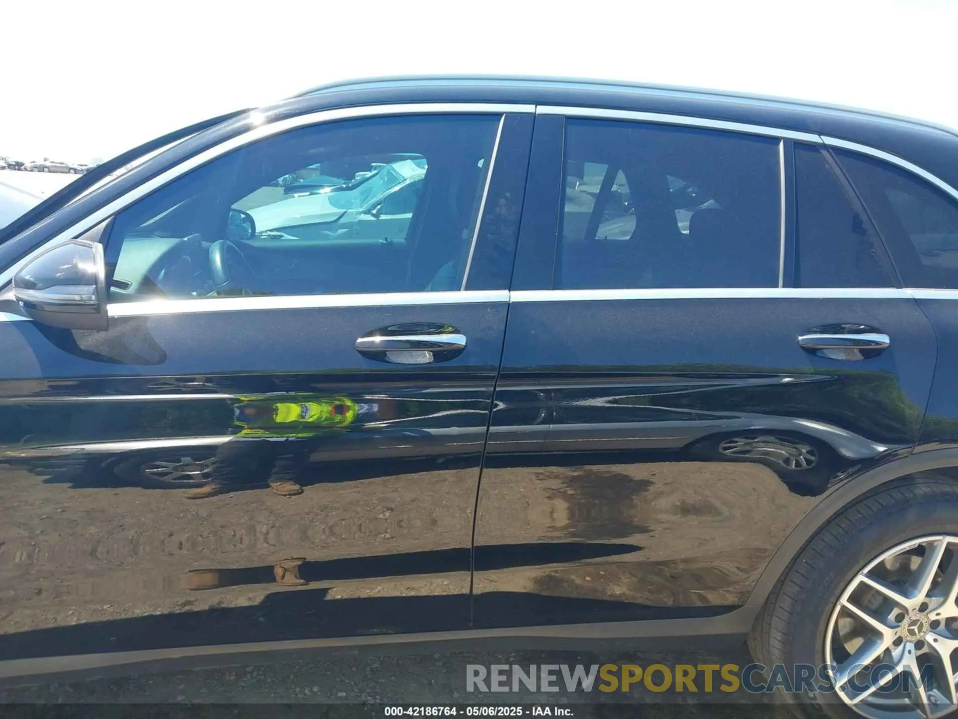 14 fotografías del automóvil dañado WDC0G4JB2KV126704 MERCEDES-BENZ GLC 300 2019
