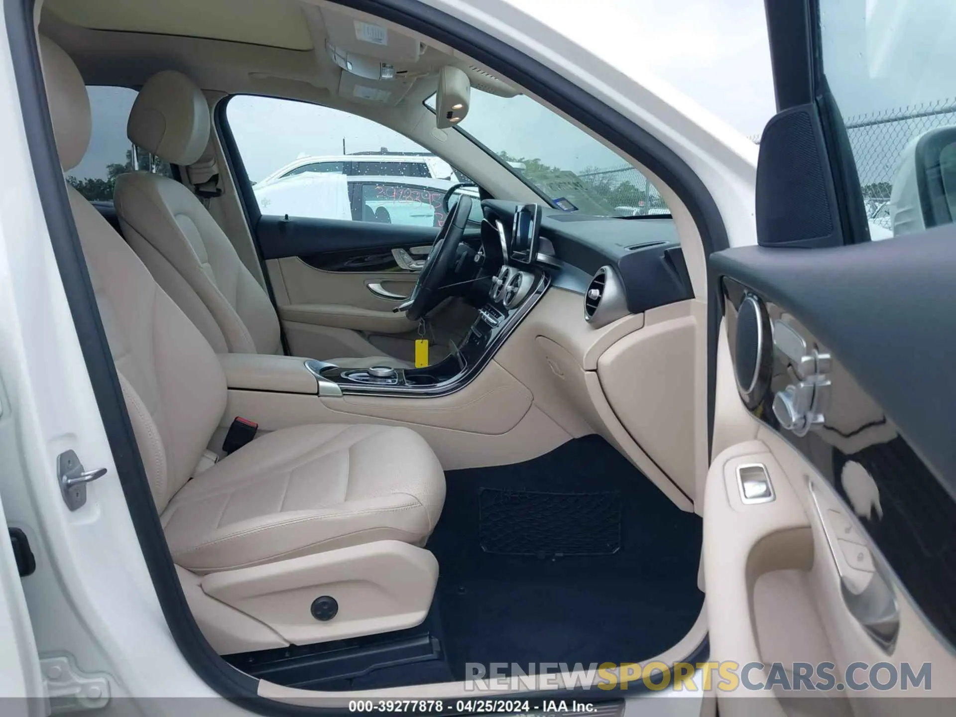 5 fotografías del automóvil dañado WDC0G4JB4KV124548 MERCEDES-BENZ GLC 300 2019