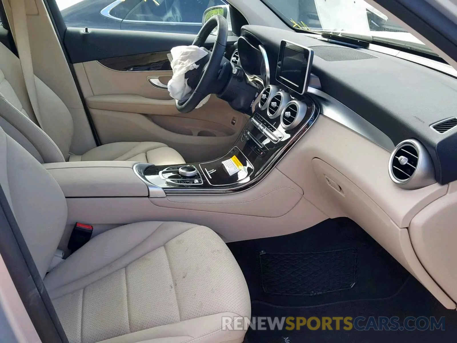 5 fotografías del automóvil dañado WDC0G4JB4KV149496 MERCEDES-BENZ GLC 300 2019