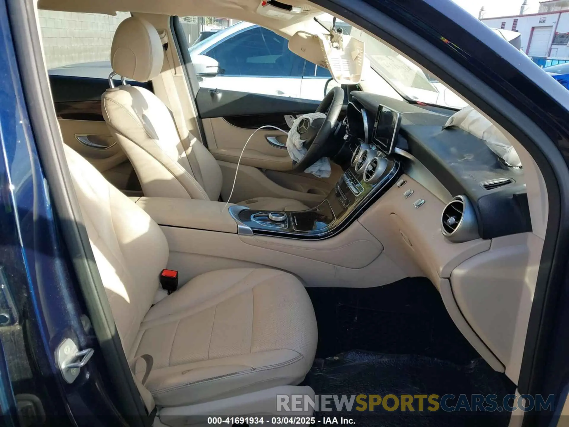 5 fotografías del automóvil dañado WDC0G4JB6KF567472 MERCEDES-BENZ GLC 300 2019