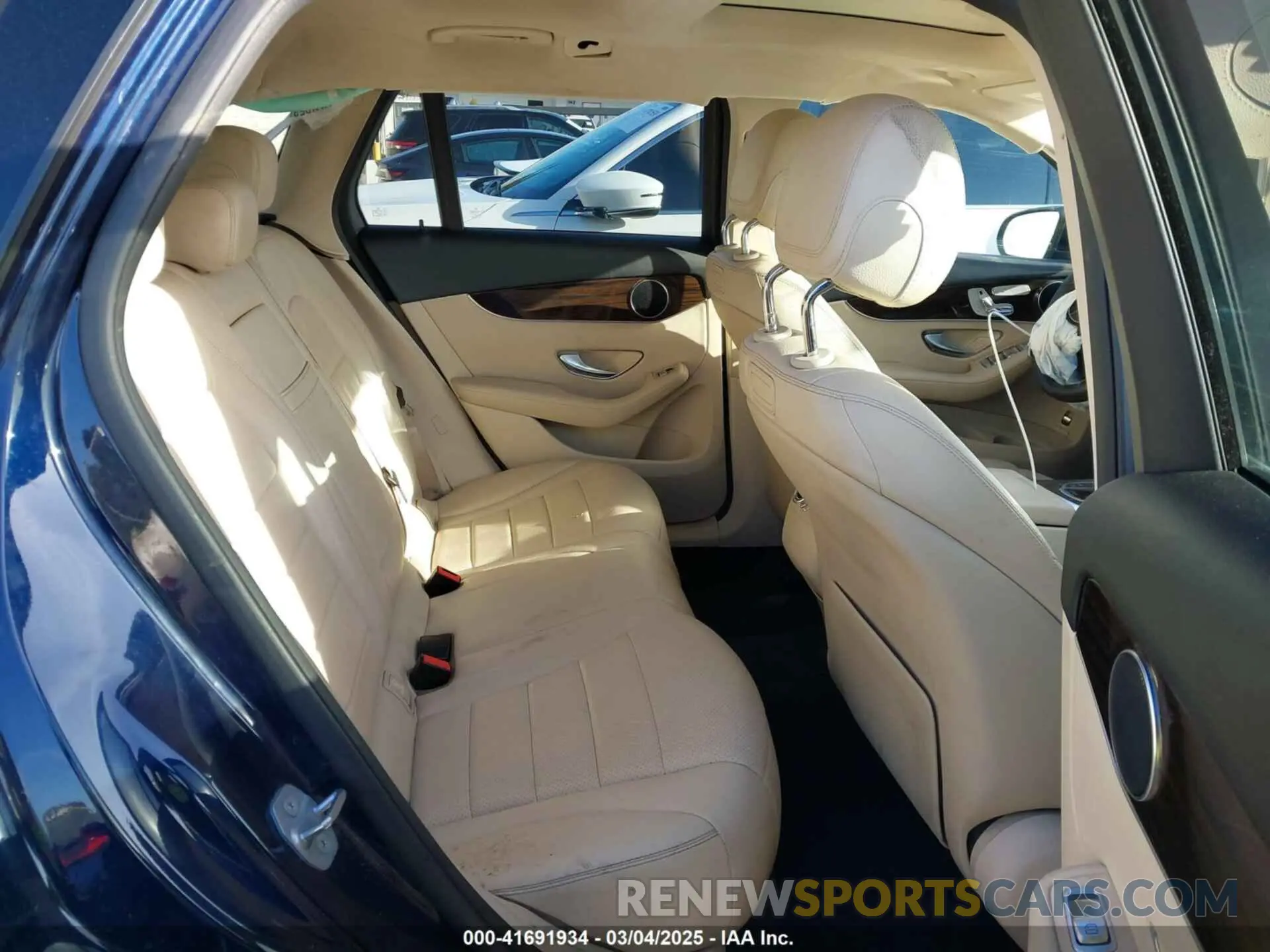 8 fotografías del automóvil dañado WDC0G4JB6KF567472 MERCEDES-BENZ GLC 300 2019