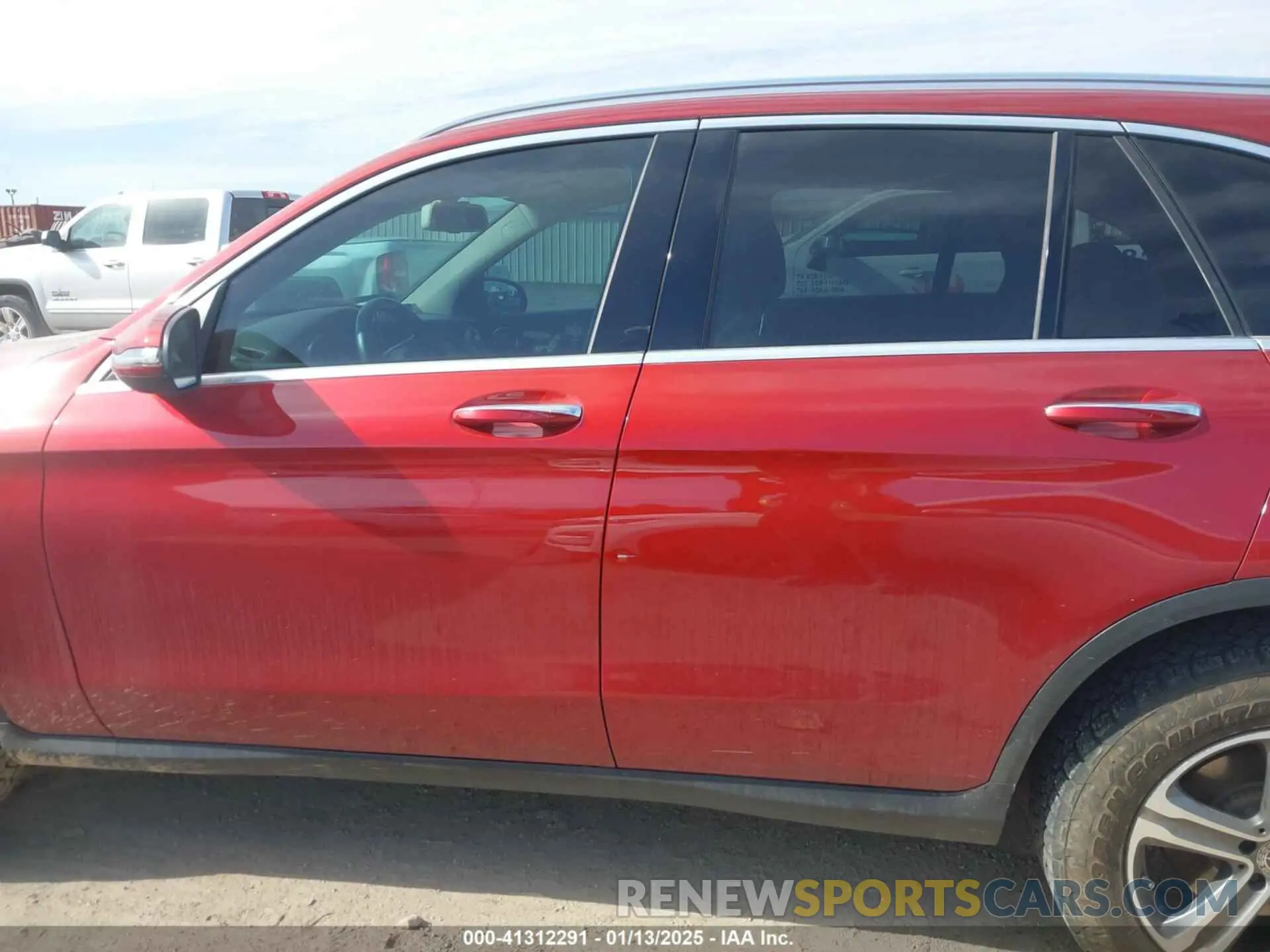 14 fotografías del automóvil dañado WDC0G4JB6KV128942 MERCEDES-BENZ GLC 300 2019