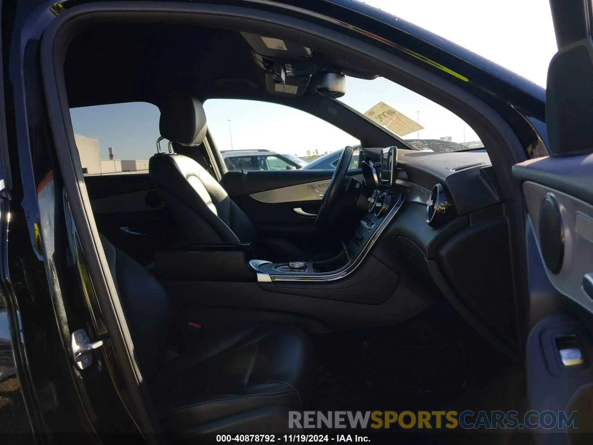 5 fotografías del automóvil dañado WDC0G4JB6KV145868 MERCEDES-BENZ GLC 300 2019