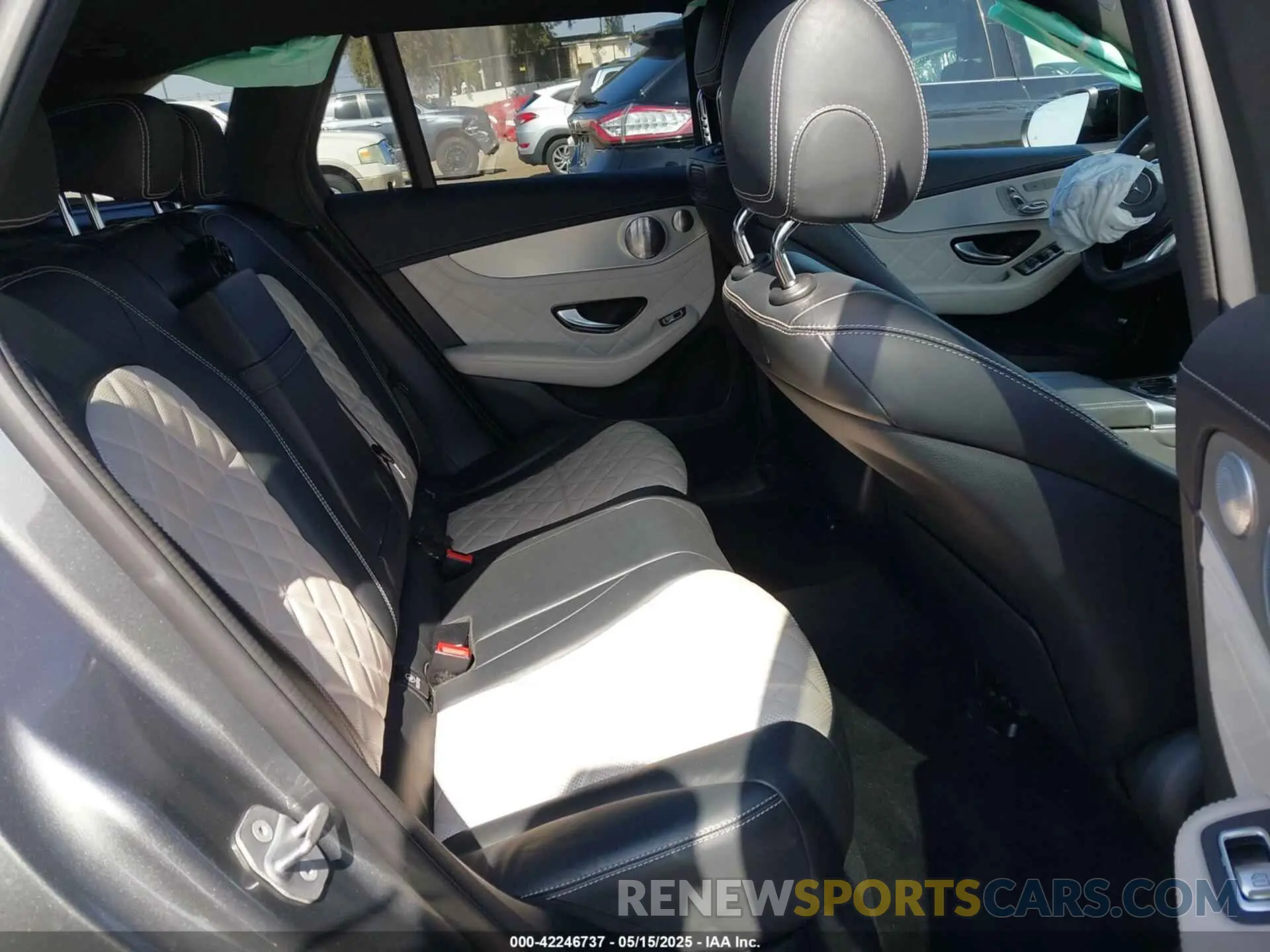 8 fotografías del automóvil dañado WDC0G4JB7KF600401 MERCEDES-BENZ GLC 300 2019