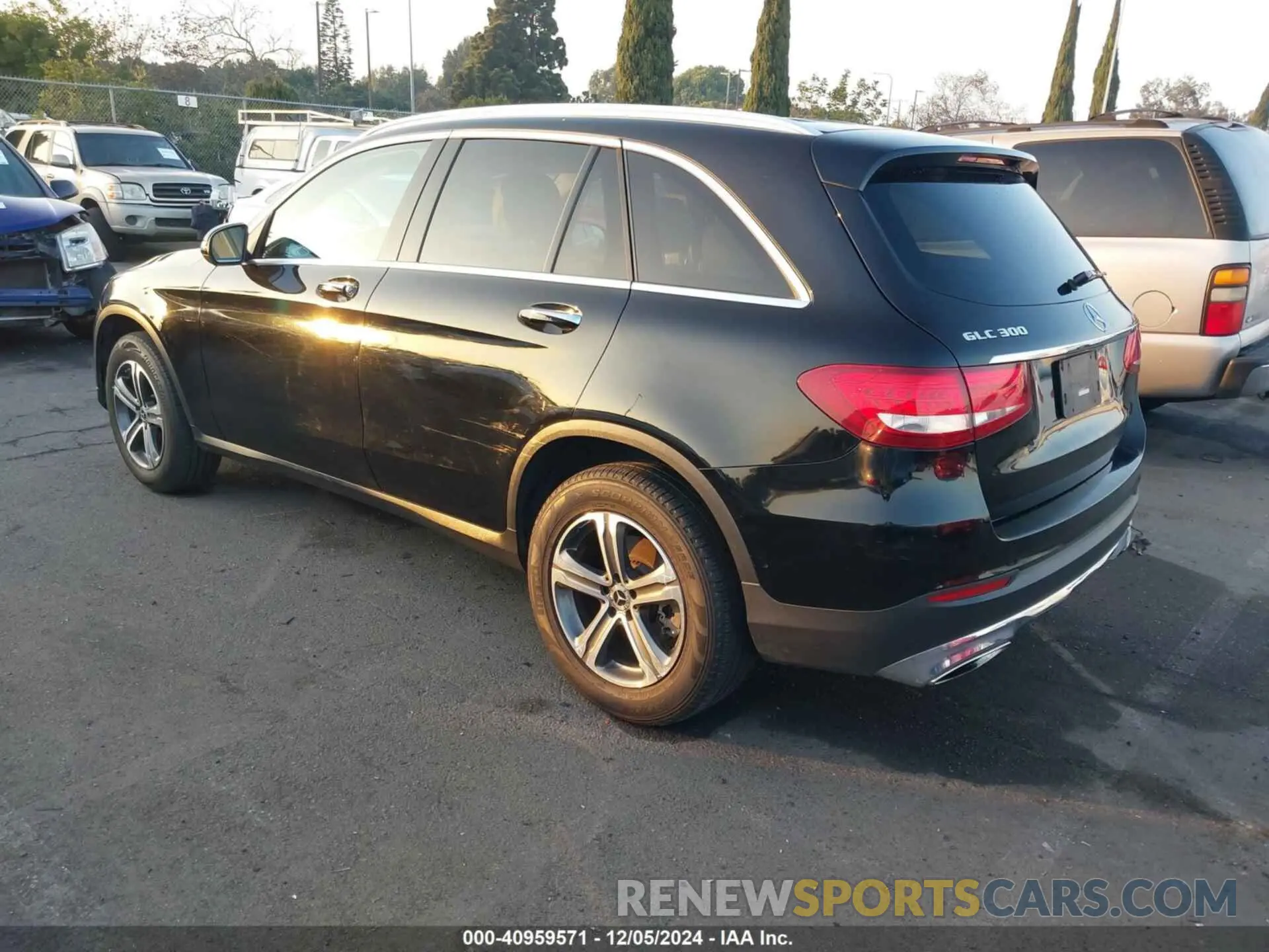 3 fotografías del automóvil dañado WDC0G4JB8KF558661 MERCEDES-BENZ GLC 300 2019