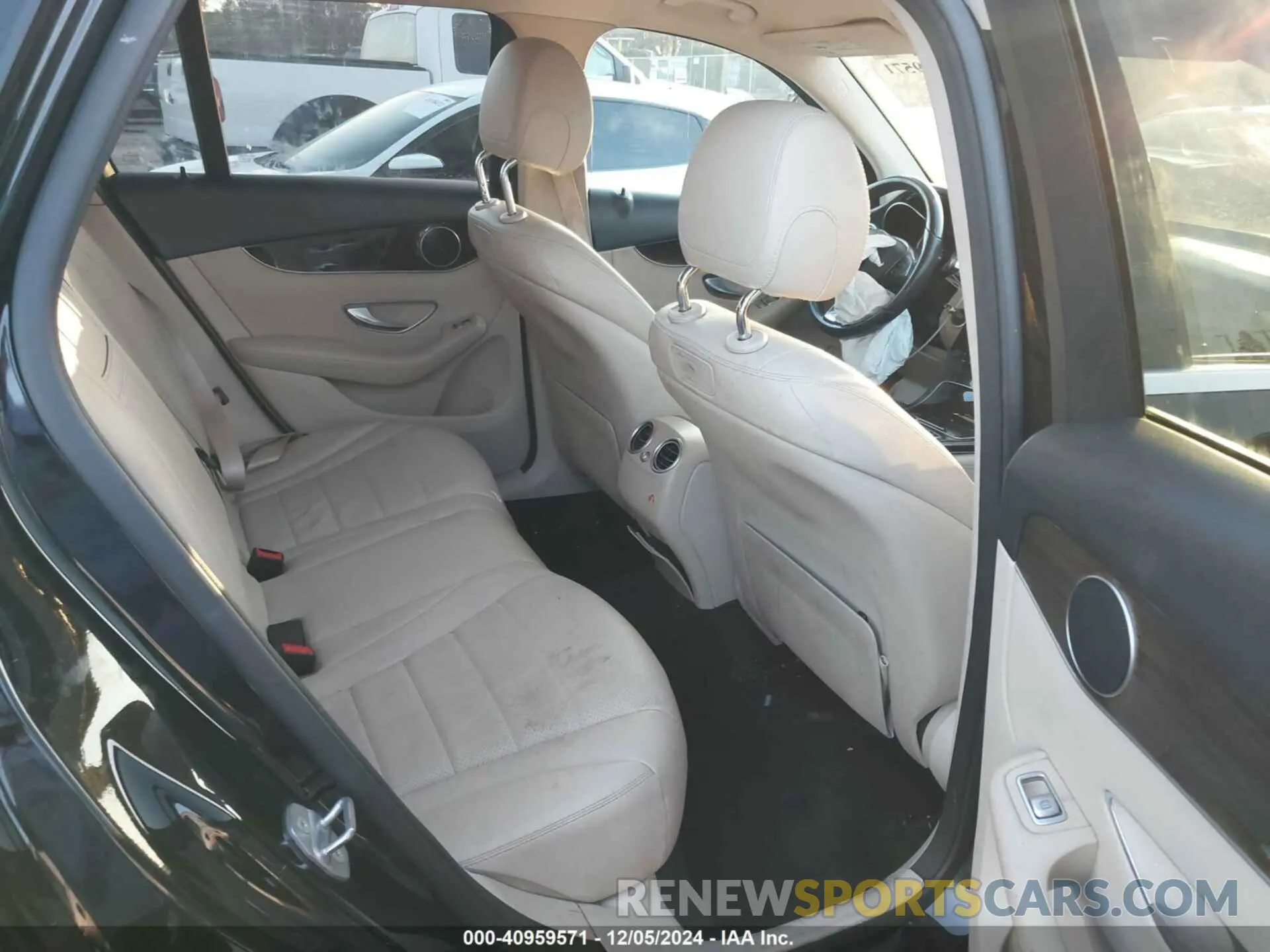 8 fotografías del automóvil dañado WDC0G4JB8KF558661 MERCEDES-BENZ GLC 300 2019
