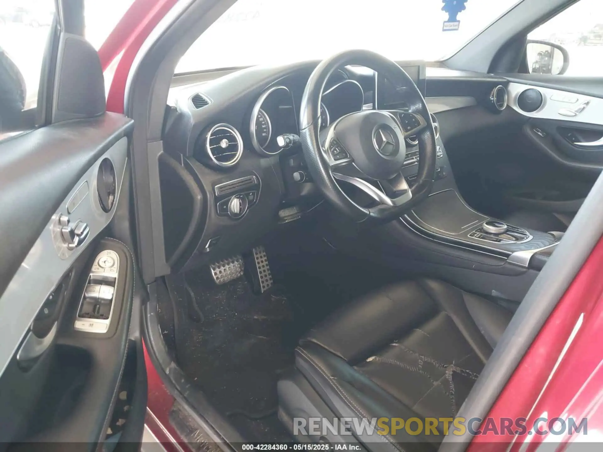 5 fotografías del automóvil dañado WDC0G4JB8KF563939 MERCEDES-BENZ GLC 300 2019