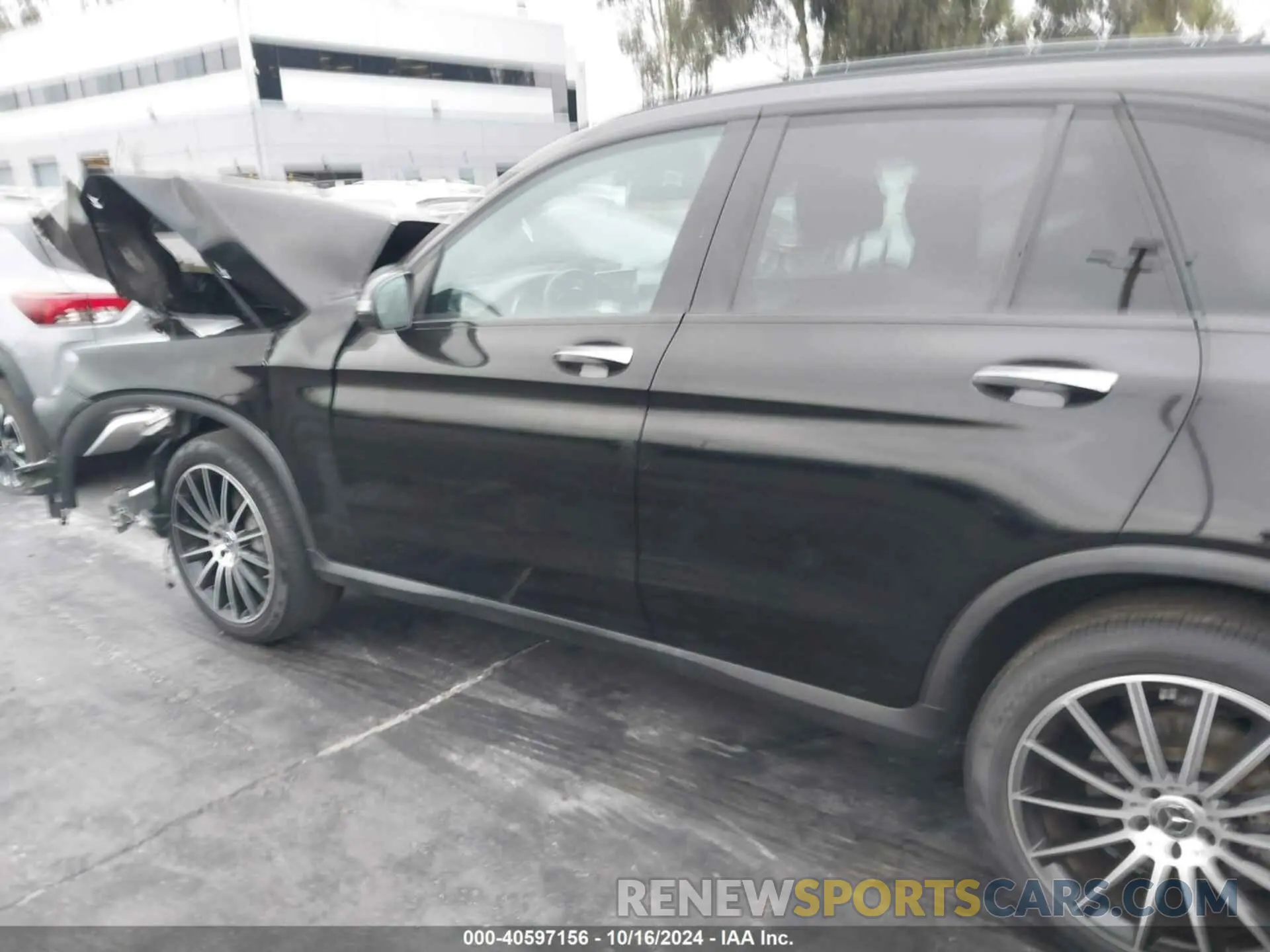 14 fotografías del automóvil dañado WDC0G4JB8KV118607 MERCEDES-BENZ GLC 300 2019