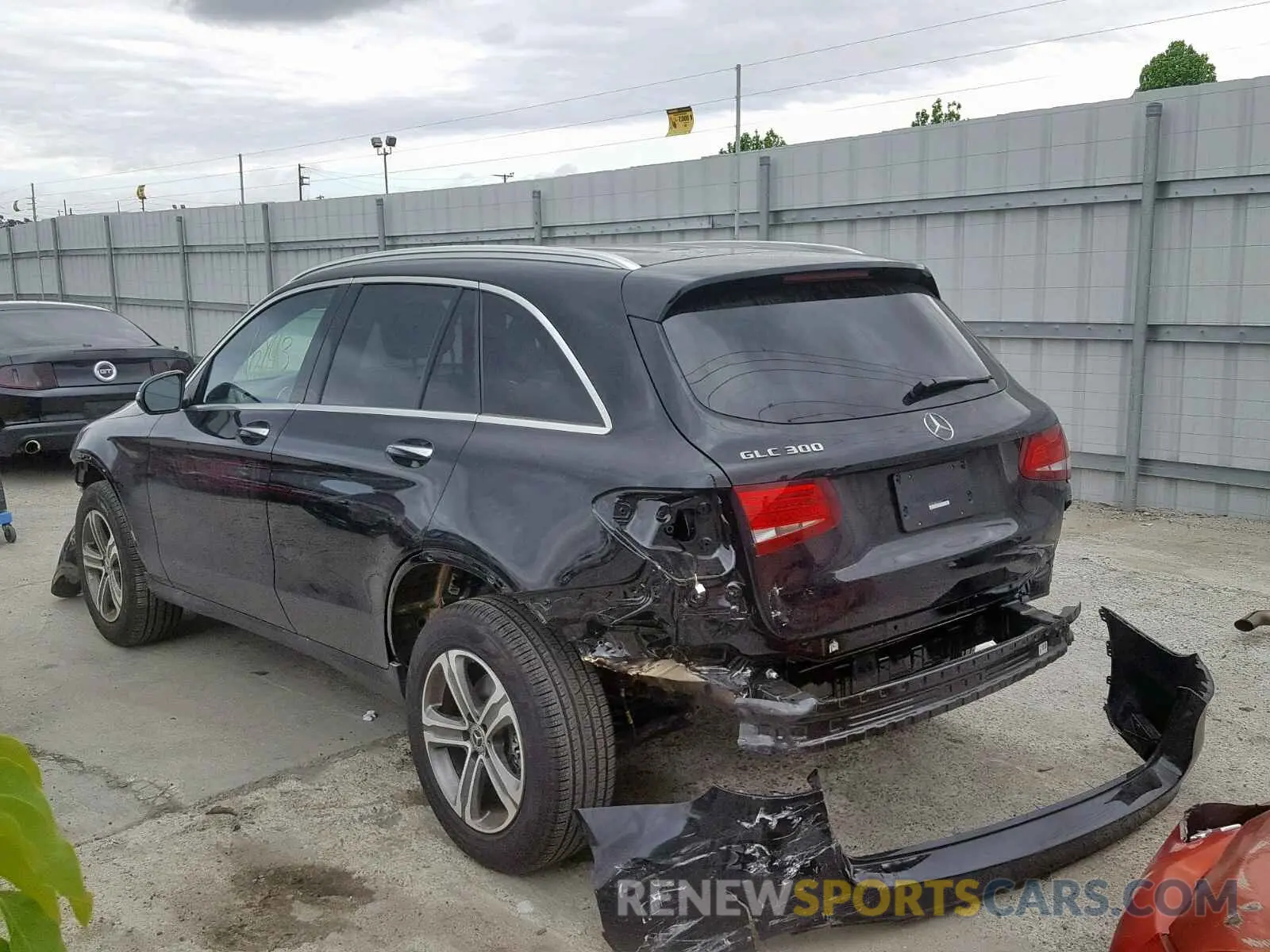 3 fotografías del automóvil dañado WDC0G4JB8KV126903 MERCEDES-BENZ GLC 300 2019