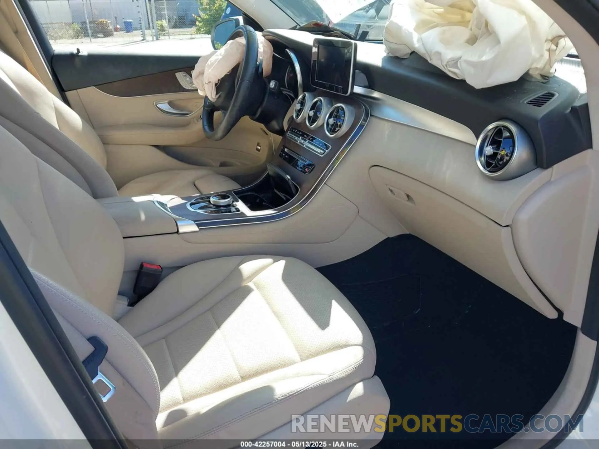 5 fotografías del automóvil dañado WDC0G4JB9K1000816 MERCEDES-BENZ GLC 300 2019