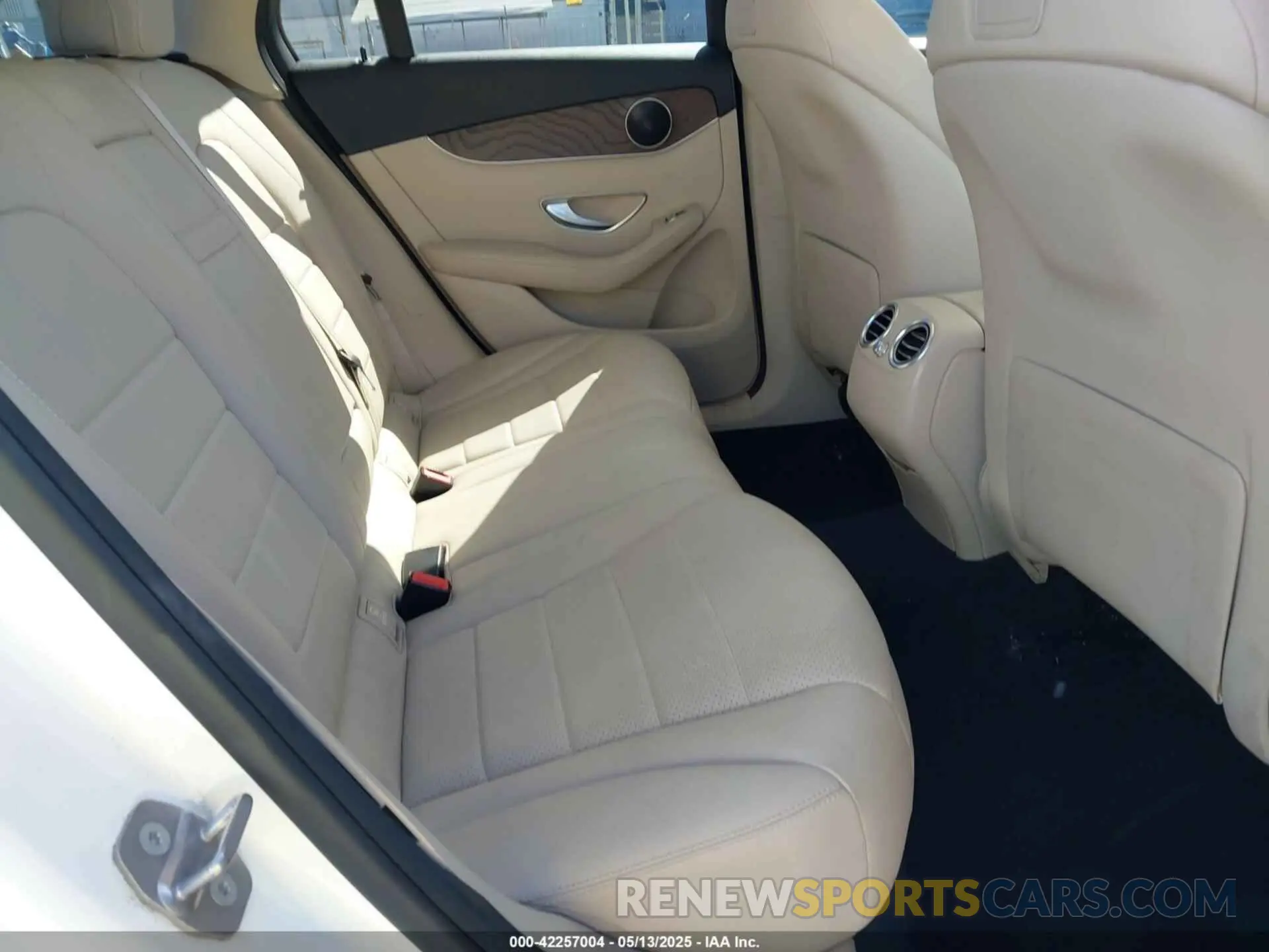 8 fotografías del automóvil dañado WDC0G4JB9K1000816 MERCEDES-BENZ GLC 300 2019