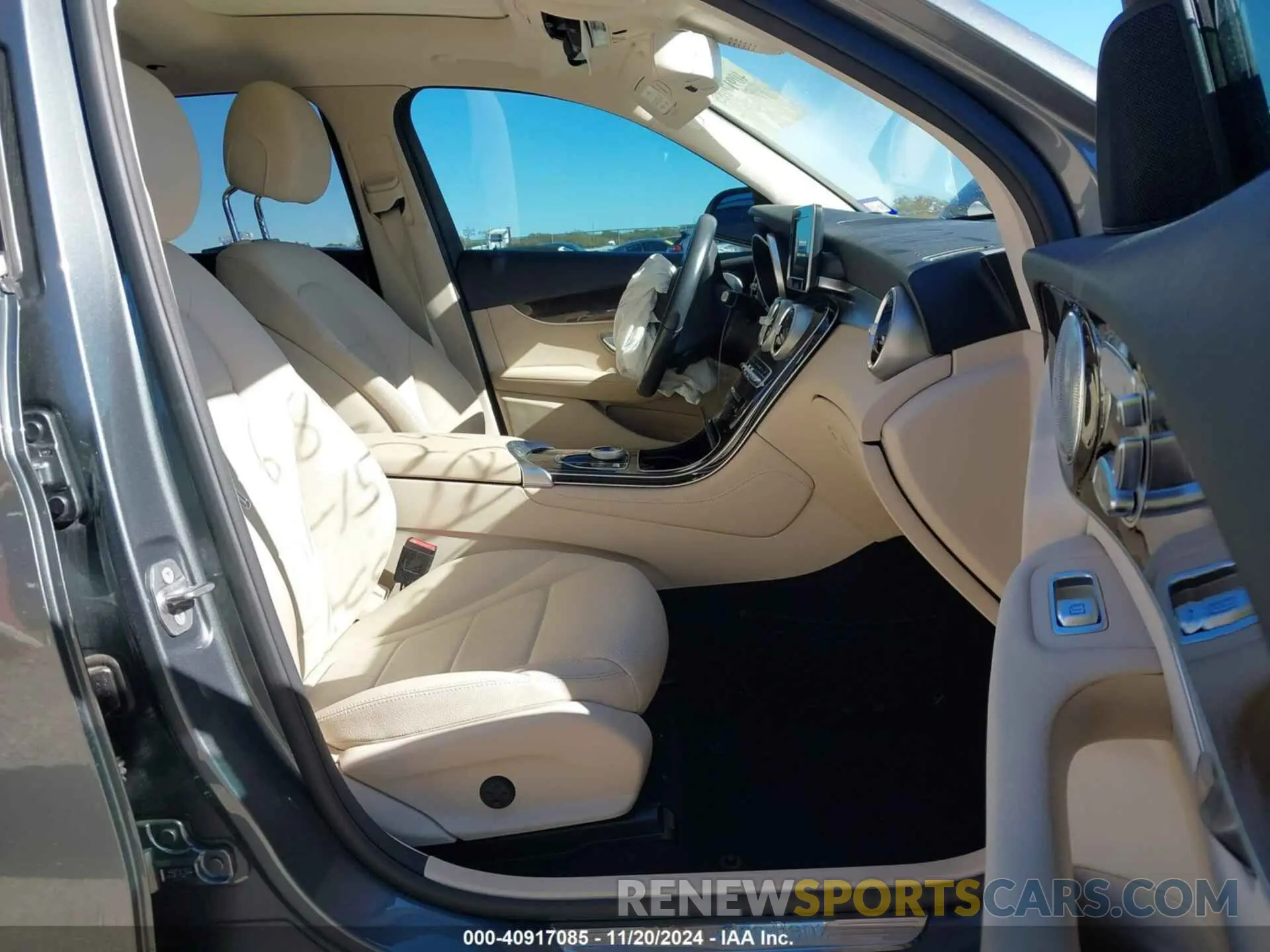 5 fotografías del automóvil dañado WDC0G4JB9KV160445 MERCEDES-BENZ GLC 300 2019