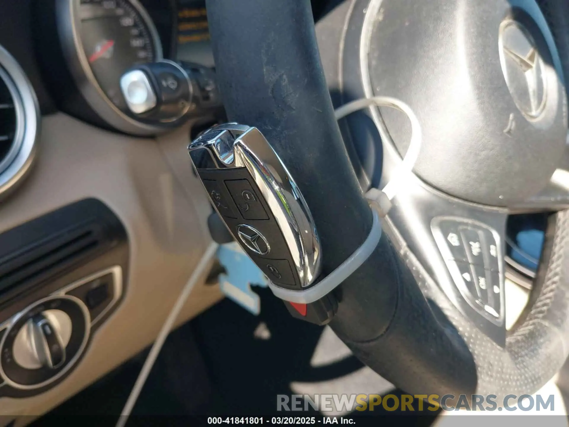 11 fotografías del automóvil dañado WDC0G4JB9KV161711 MERCEDES-BENZ GLC 300 2019