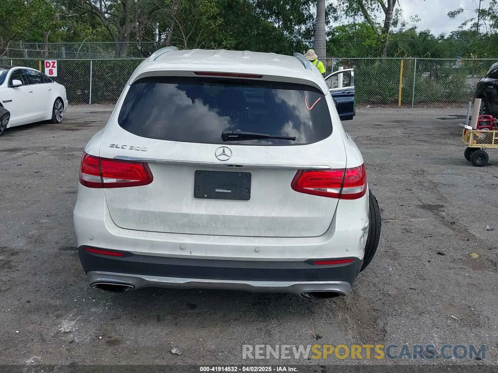 16 fotografías del automóvil dañado WDC0G4JBXKV151737 MERCEDES-BENZ GLC 300 2019