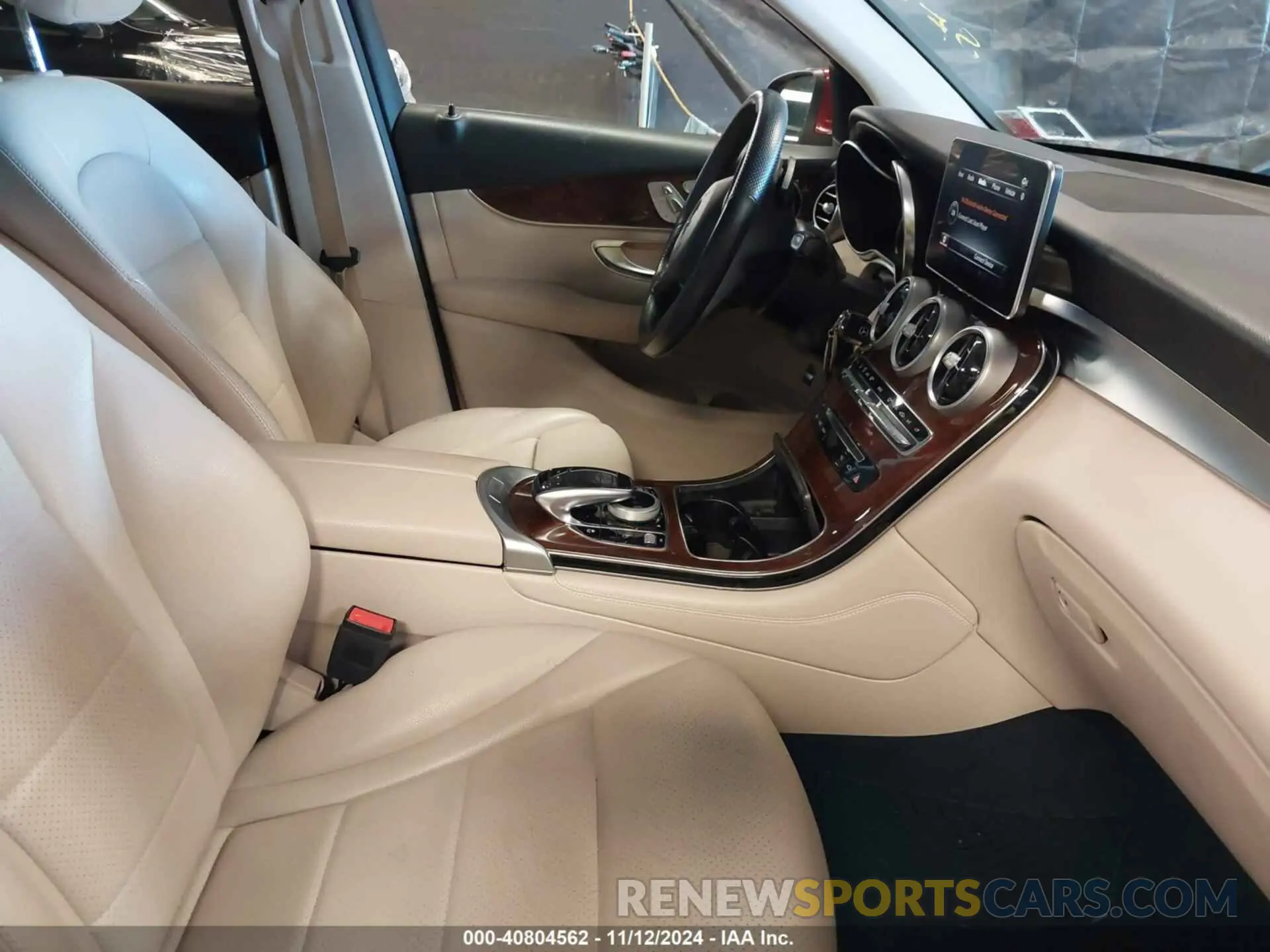 5 fotografías del automóvil dañado WDC0G4KB0KV142866 MERCEDES-BENZ GLC 300 2019