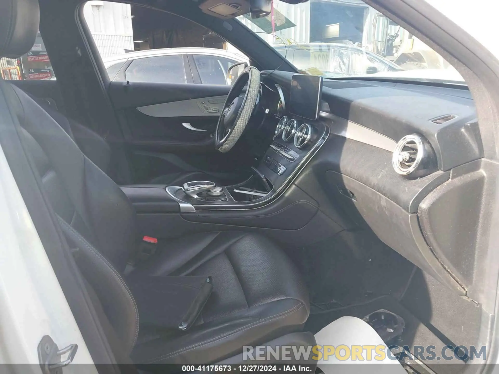 5 fotografías del automóvil dañado WDC0G4KB1KV131827 MERCEDES-BENZ GLC 300 2019