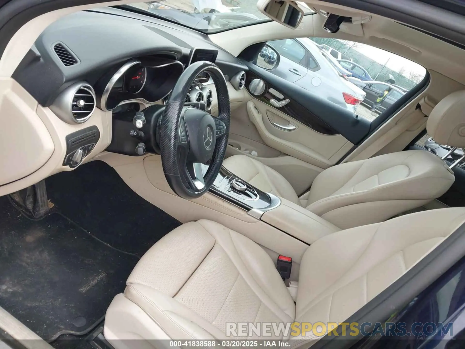 17 fotografías del automóvil dañado WDC0G4KB3KV117959 MERCEDES-BENZ GLC 300 2019