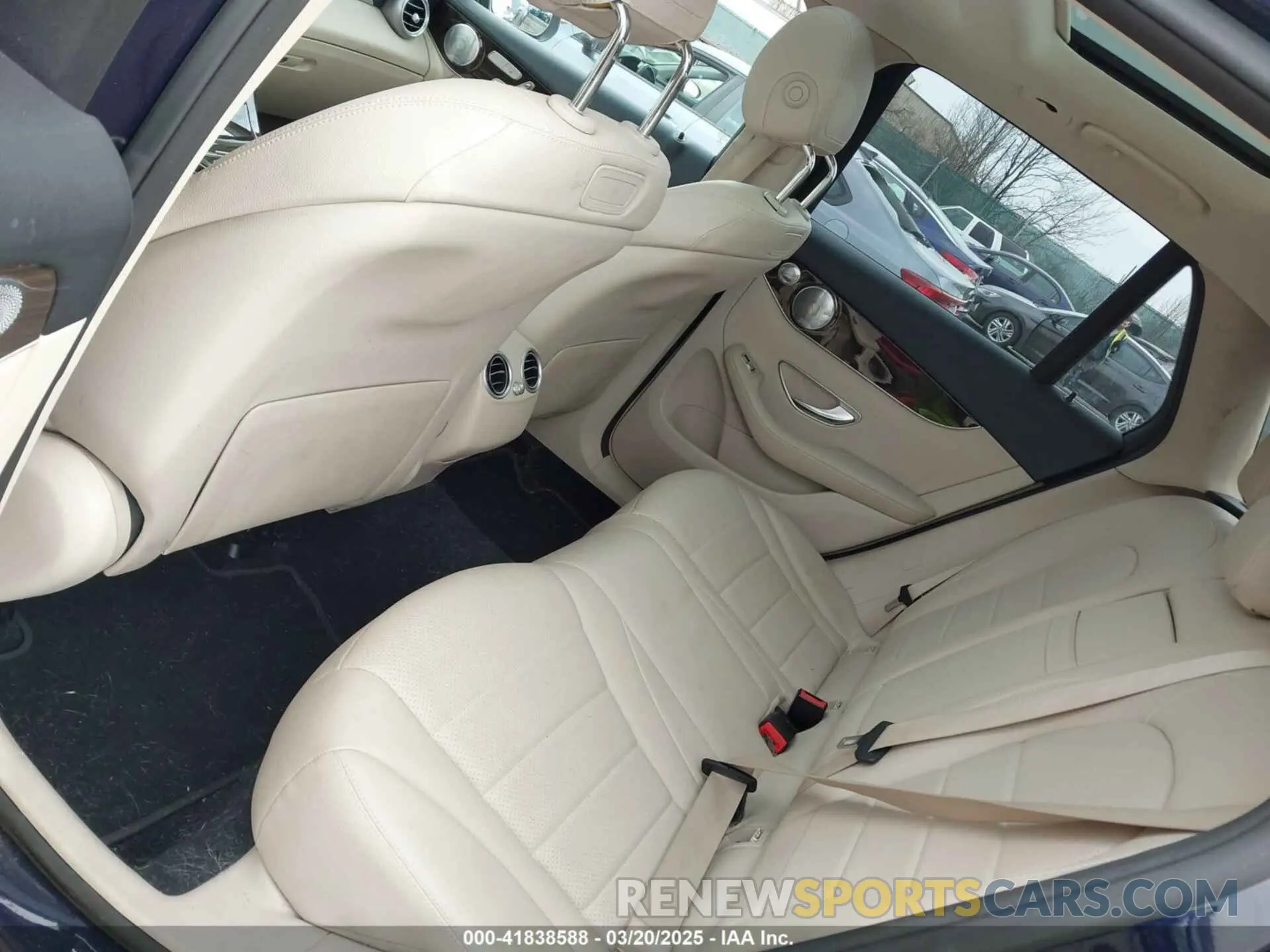 19 fotografías del automóvil dañado WDC0G4KB3KV117959 MERCEDES-BENZ GLC 300 2019